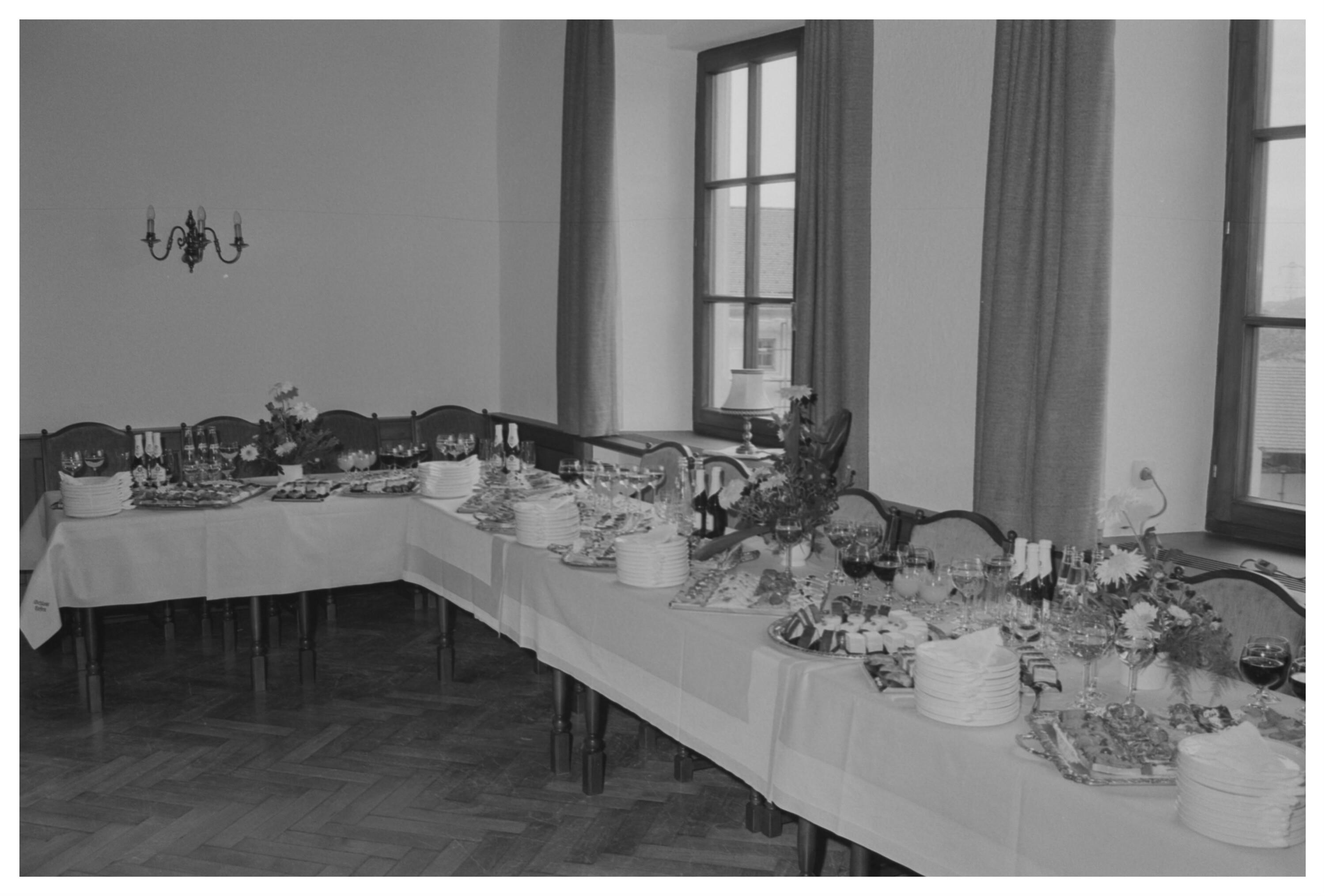 Landesverdienstzeichen in Schloss Hofen an 29 Personen></div>


    <hr>
    <div class=