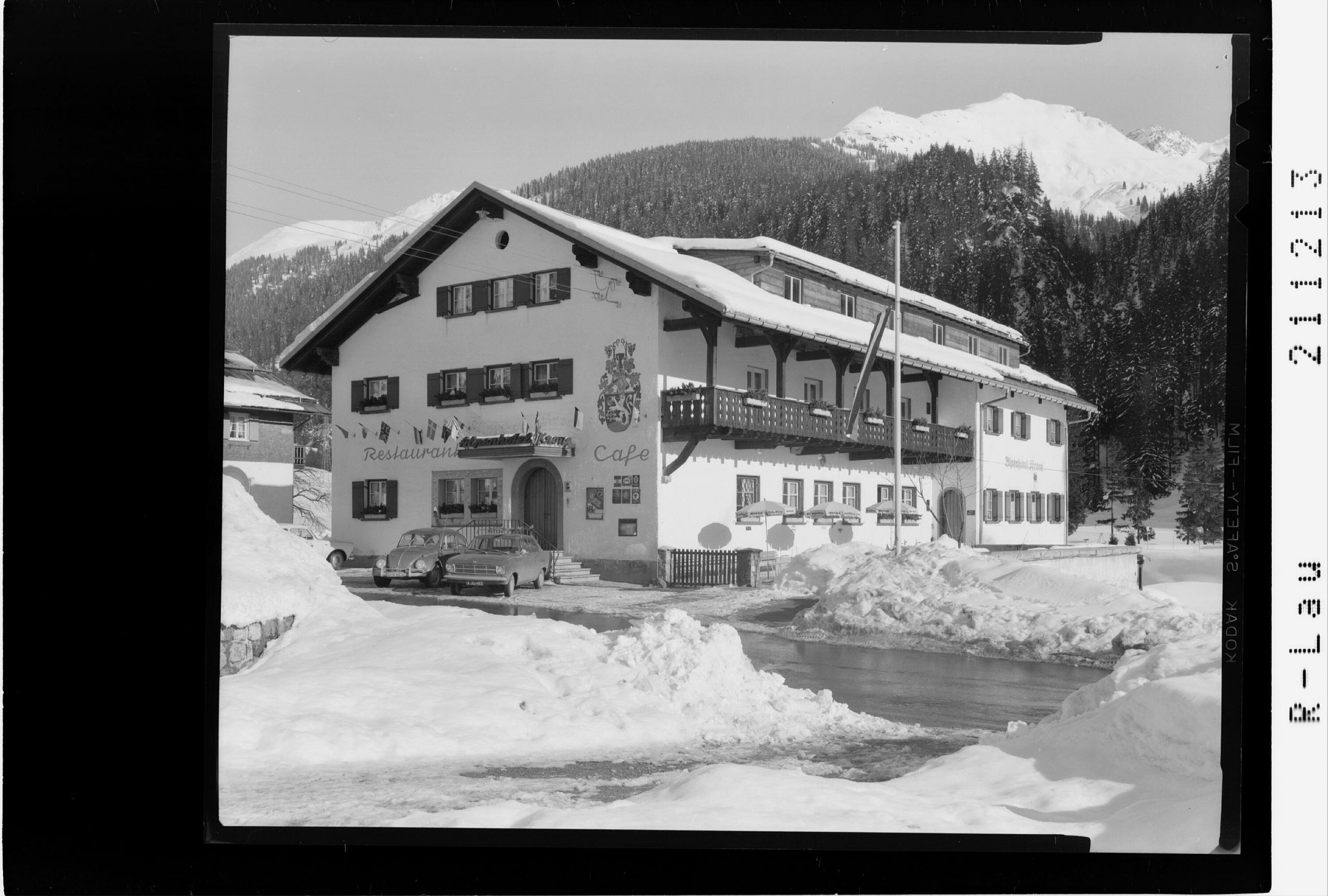 [Alpenhotel Krone in Klösterle am Arlberg]></div>


    <hr>
    <div class=