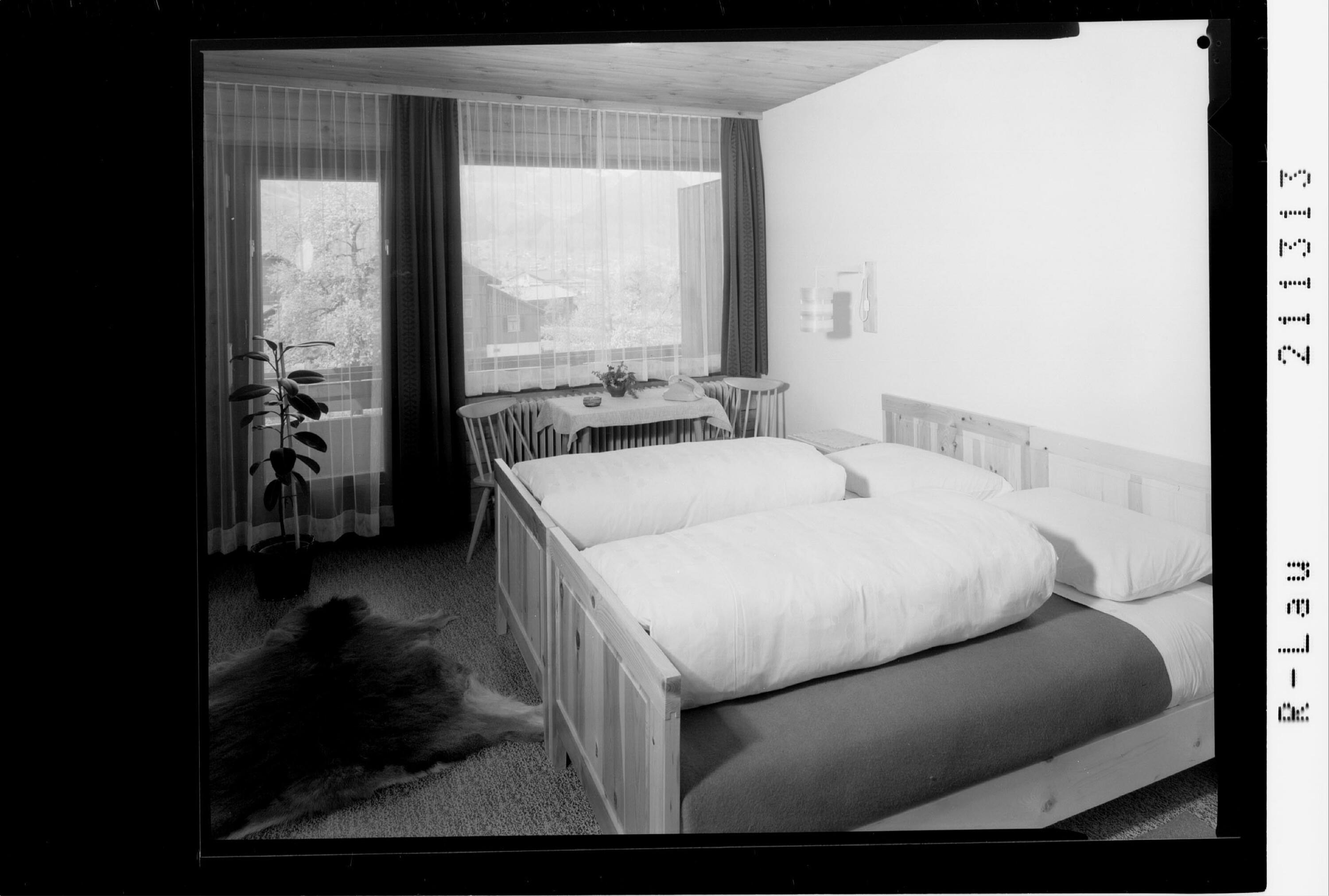 [Schlafzimmer im Hotel Alpenrose in Schruns im Montafon]></div>


    <hr>
    <div class=