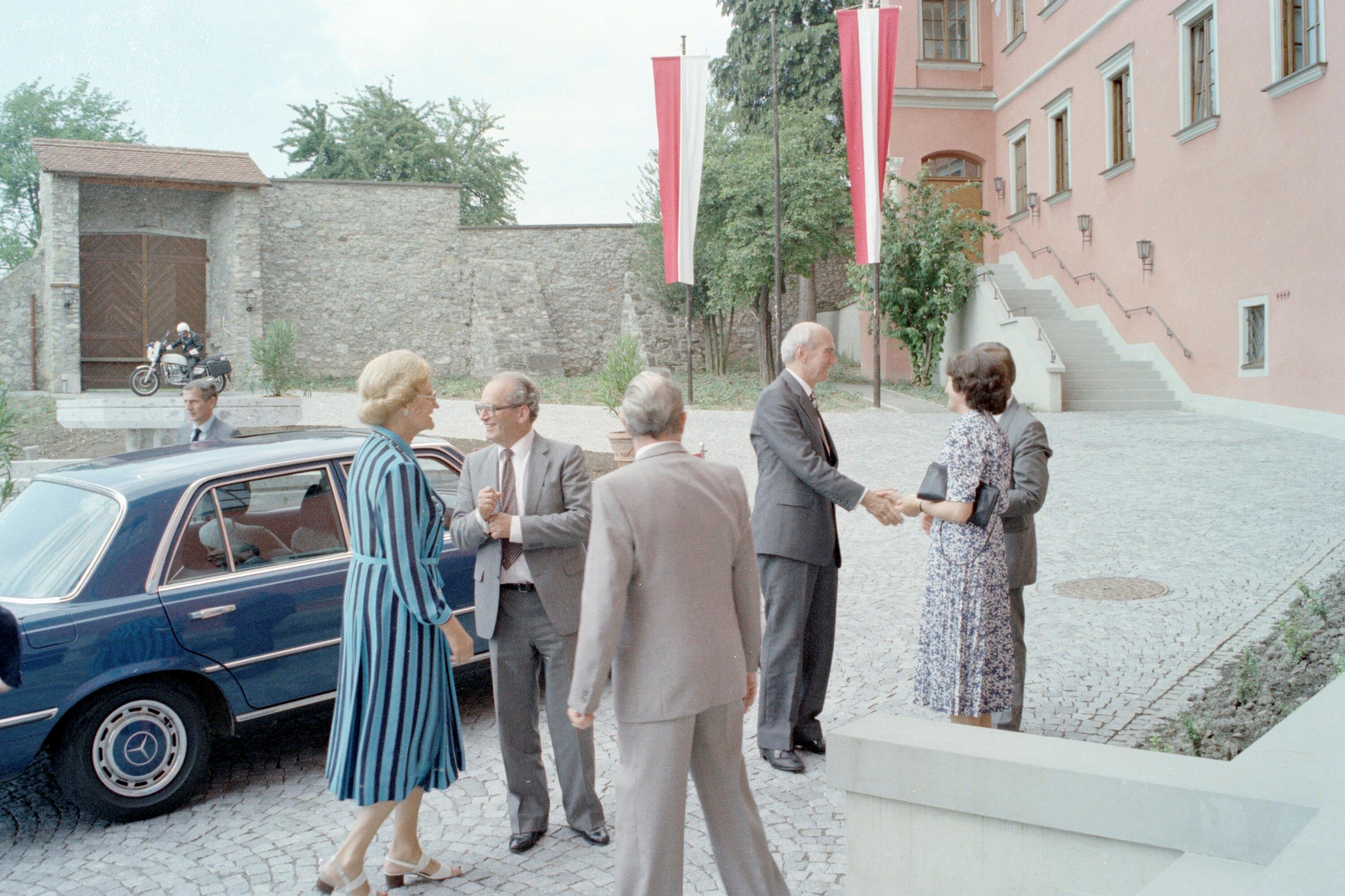 Besuch Bundespräsident Kirchschläger, Schloss Hofen></div>


    <hr>
    <div class=