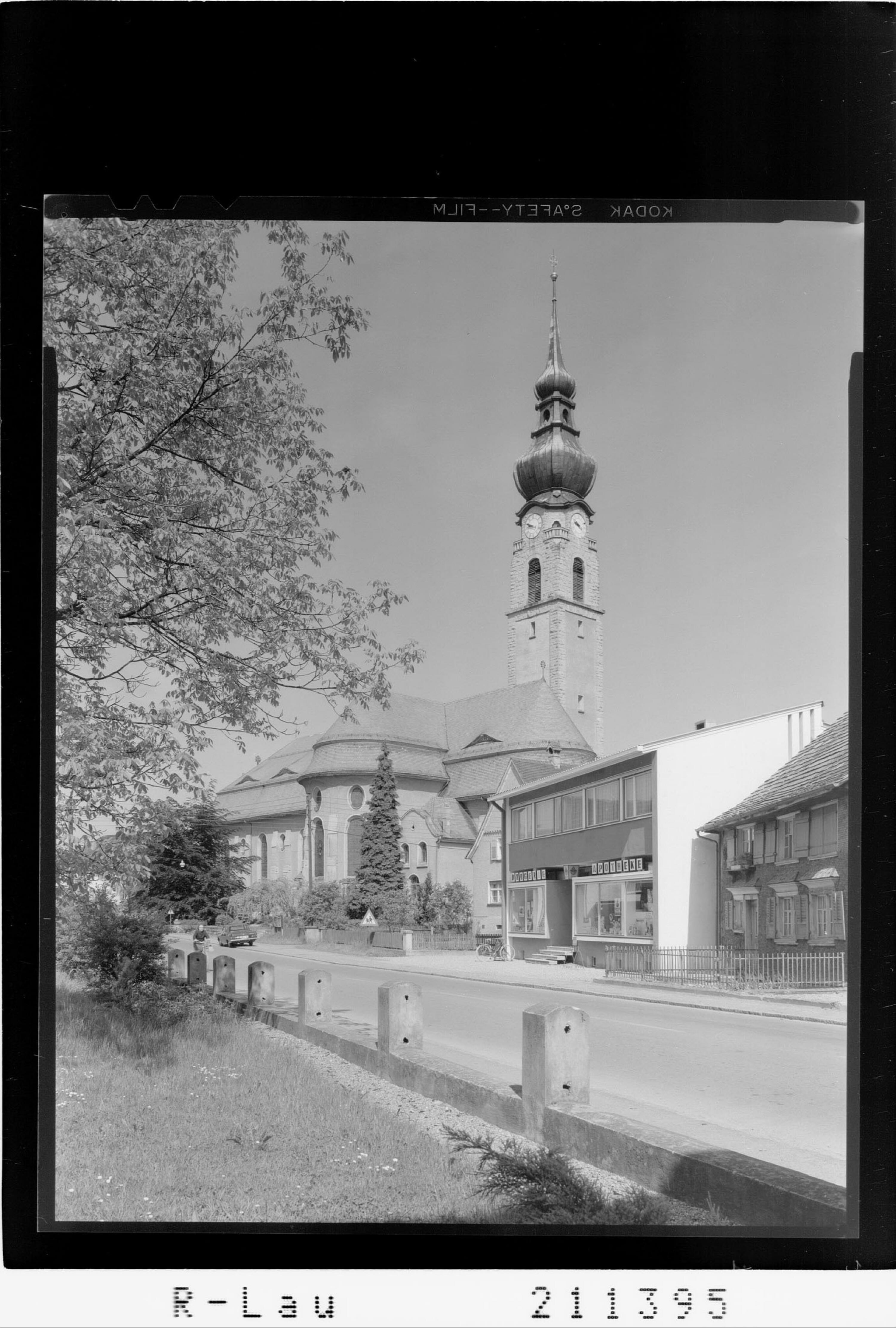 [Pfarrkirche in Höchst]></div>


    <hr>
    <div class=