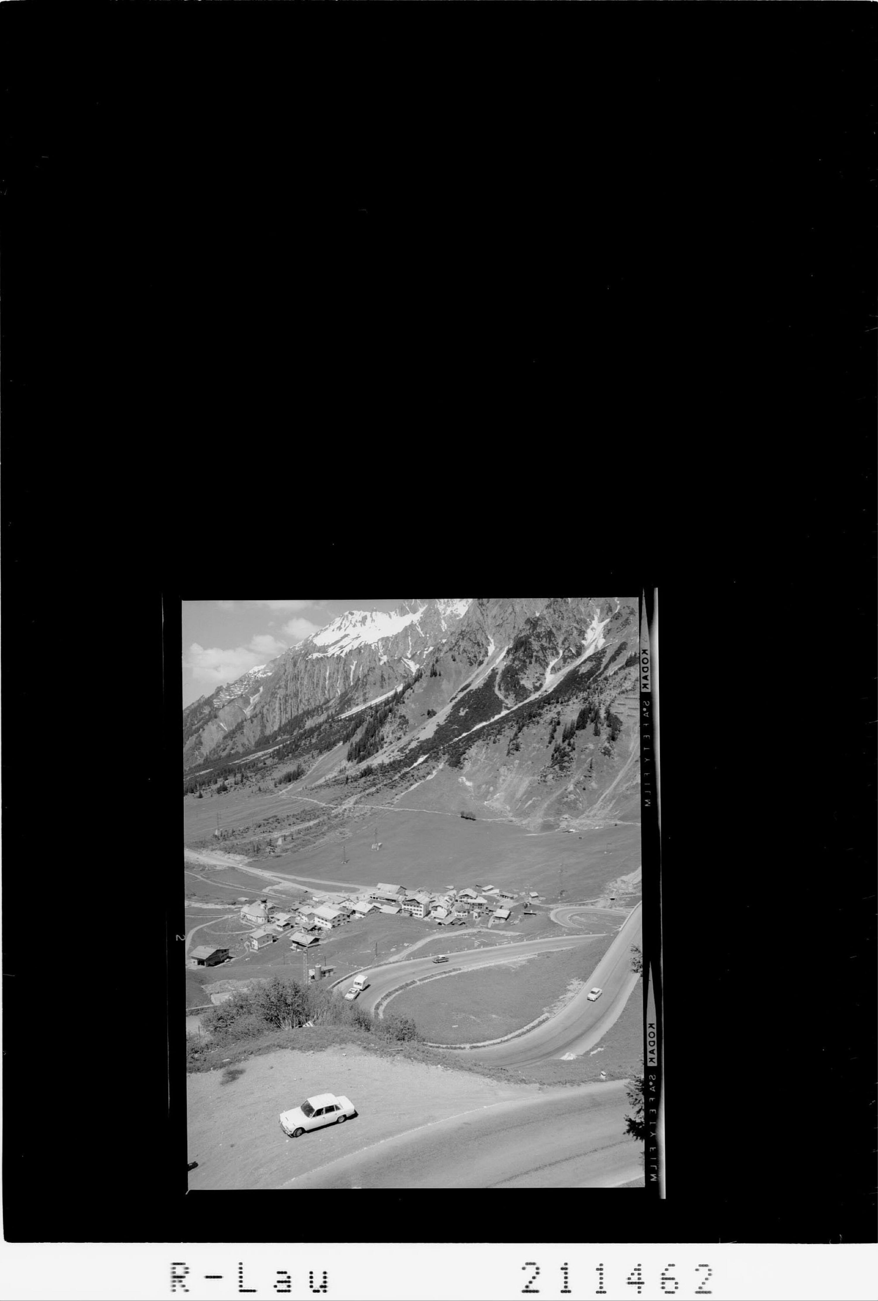 [Blick auf Stuben am Arlberg]></div>


    <hr>
    <div class=