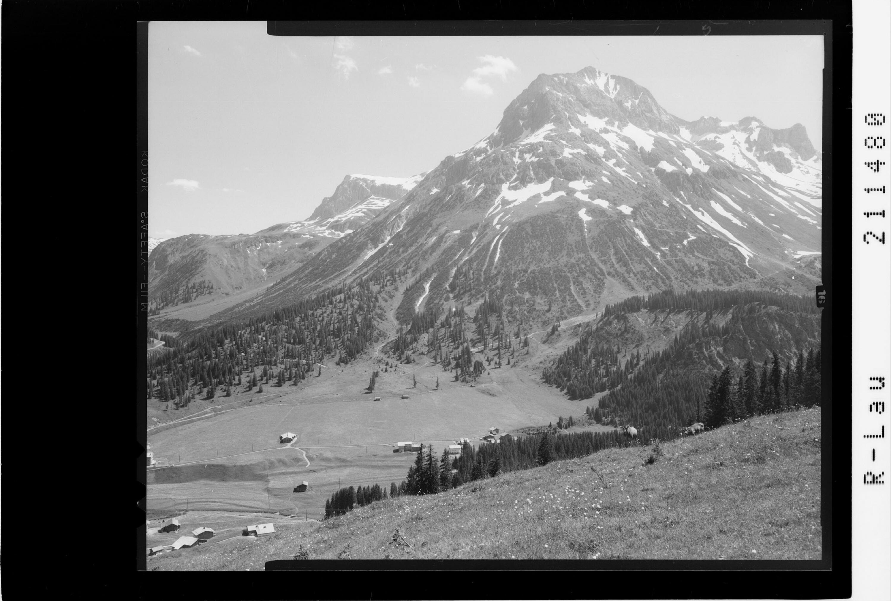 [Lech am Arlberg / Blick zur Hasenfluh und zum Omeshorn]></div>


    <hr>
    <div class=