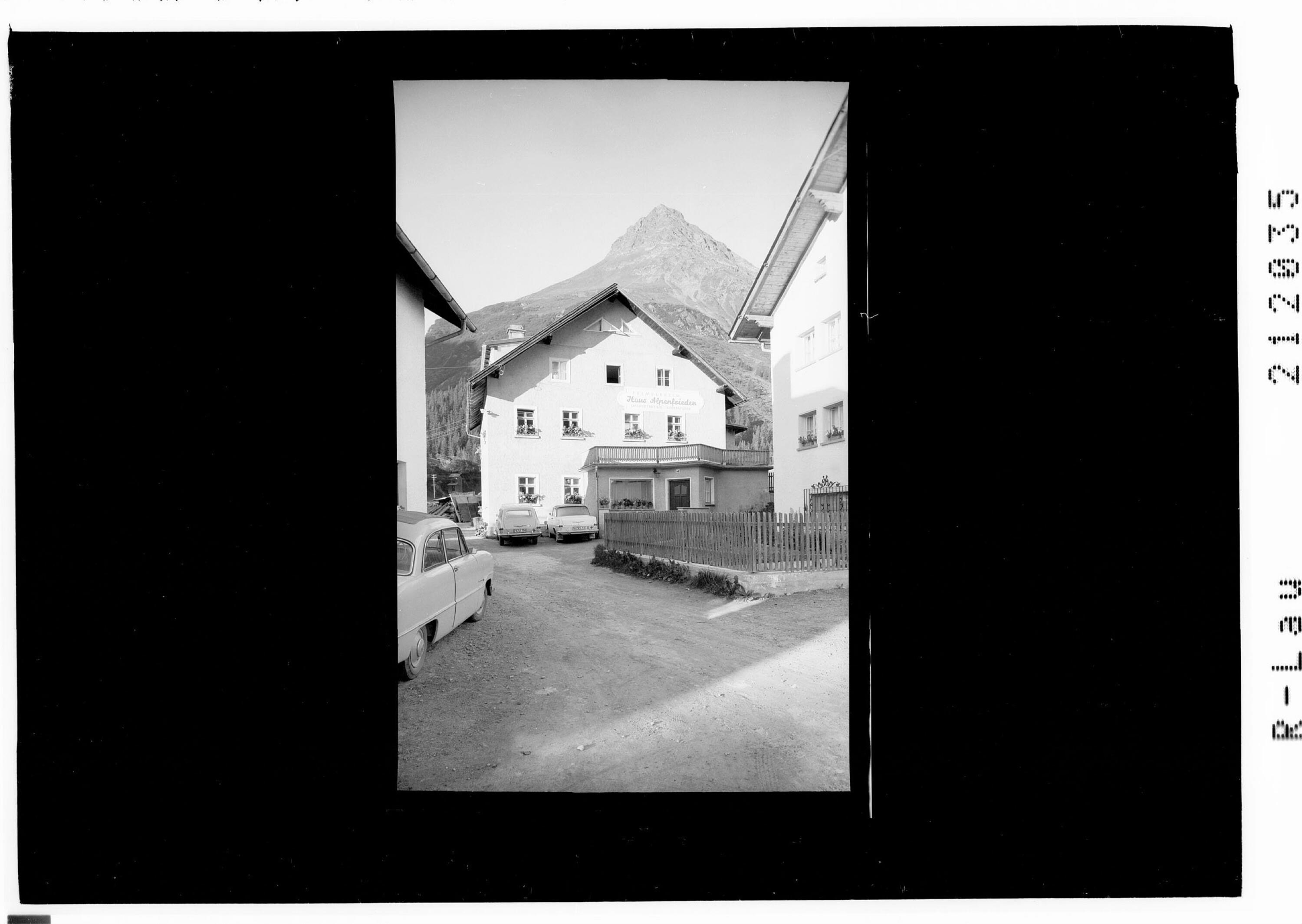 [Haus Alpenfrieden in Galtür gegen Gorfenspitze]></div>


    <hr>
    <div class=