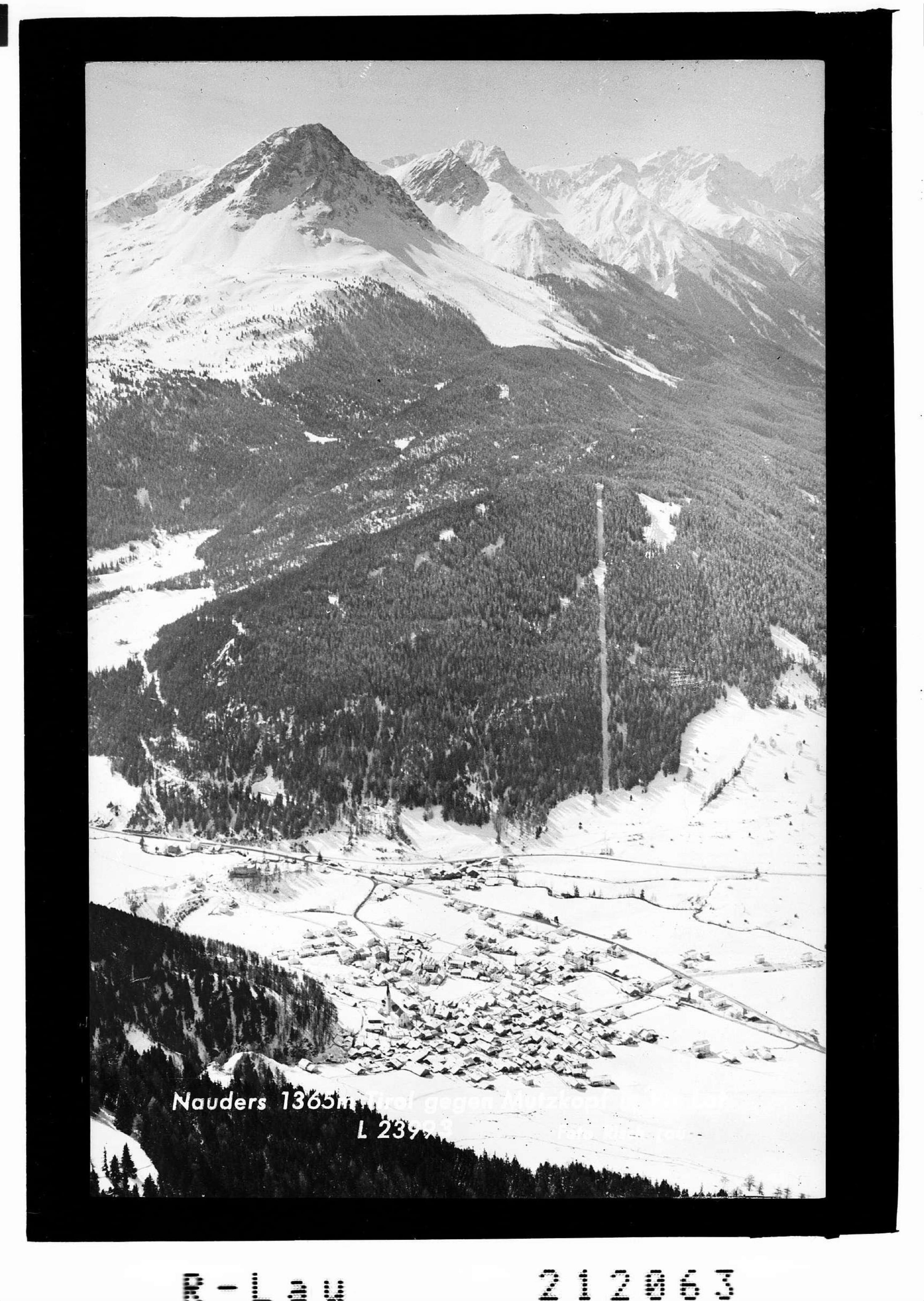 Nauders 1365 m Tirol gegen Mutzkopf und Piz Lat></div>


    <hr>
    <div class=