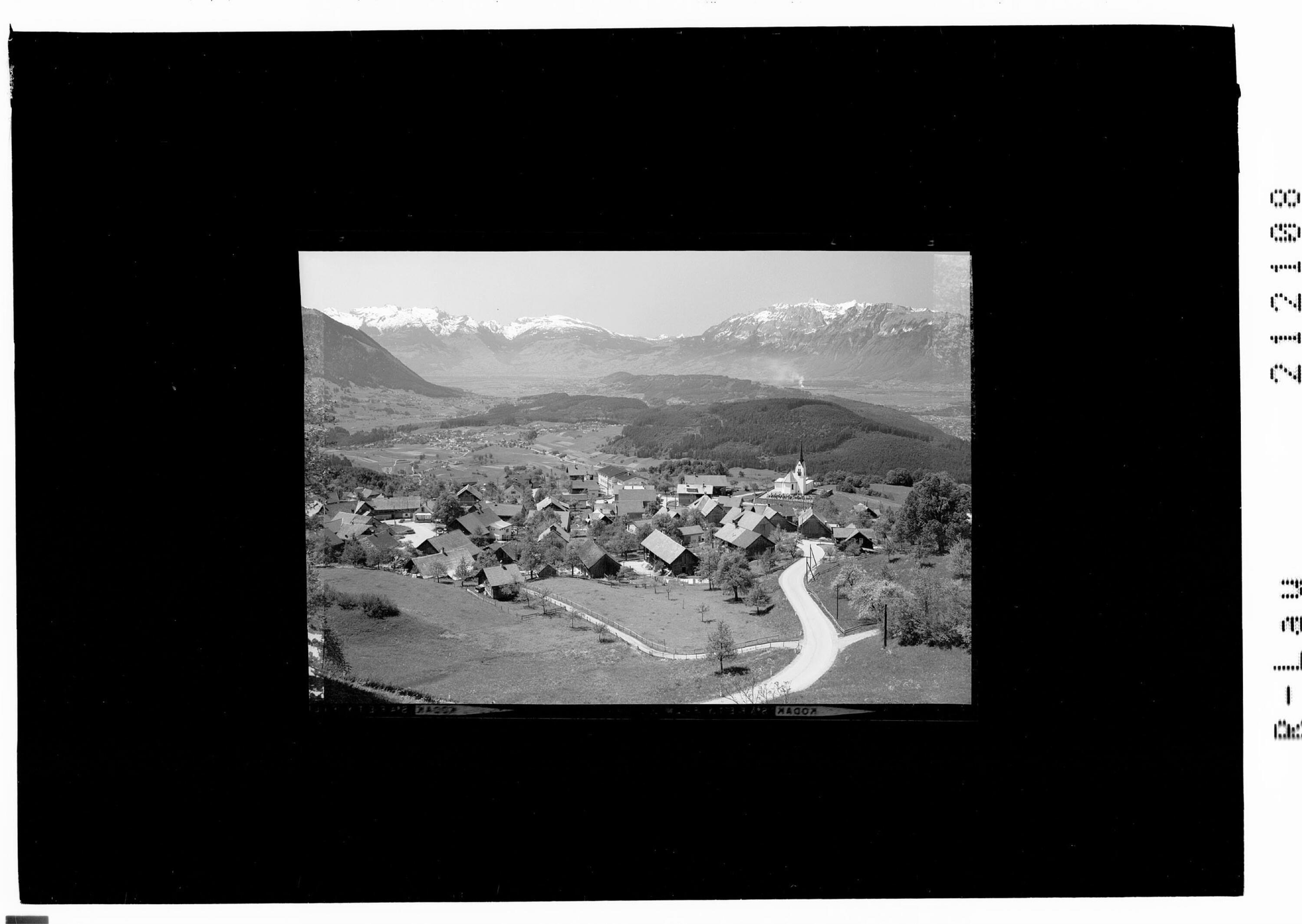 Übersaxen mit Blick auf die Schweizer Berge Vorarlberg></div>


    <hr>
    <div class=