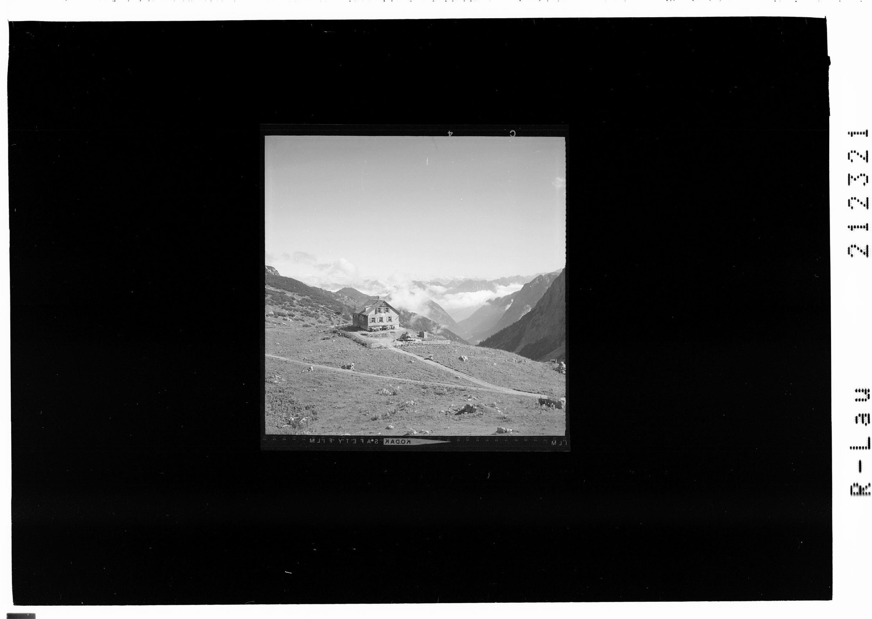 Oberzalimhütte 1930 m des Ö.A.V. gegen Brandnertal></div>


    <hr>
    <div class=