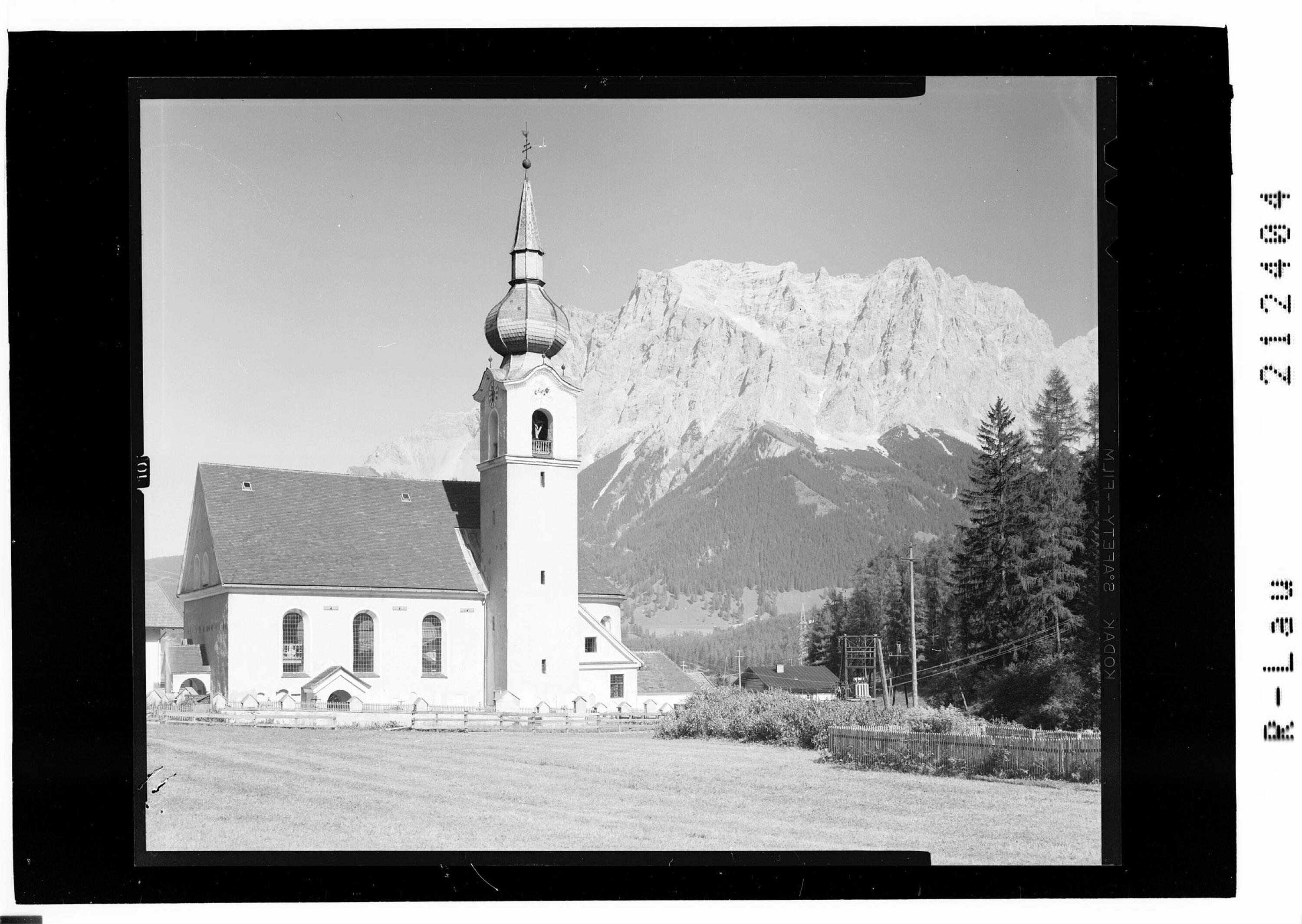 [Pfarrkirche Biberwier in Tirol mit Wetterstein Gebirge]></div>


    <hr>
    <div class=