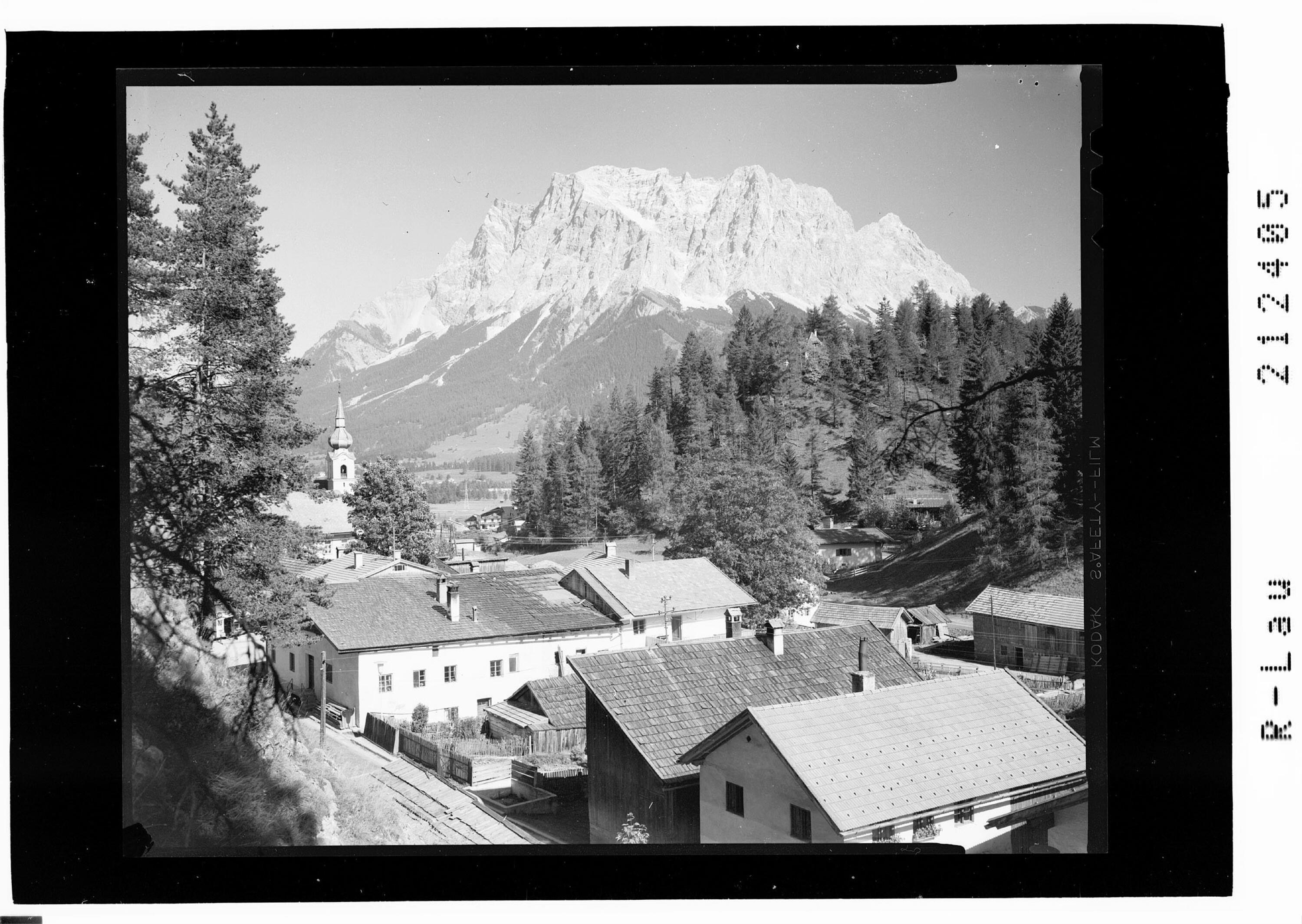 [Biberwier in Tirol mit Wetterstein Gebirge]></div>


    <hr>
    <div class=