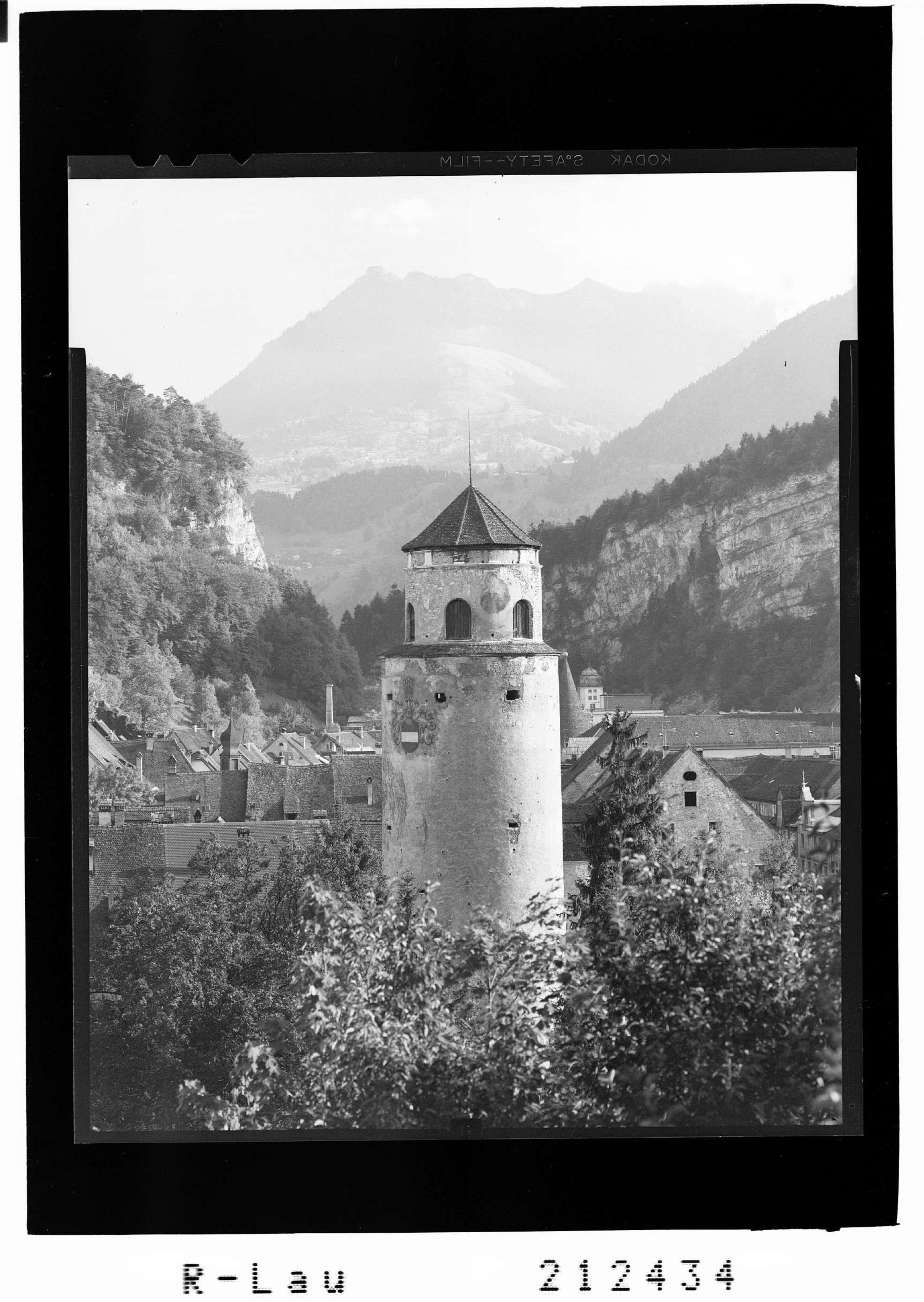 [Katzenturm in Feldkirch mit Blick zur Gurtisspitze]></div>


    <hr>
    <div class=