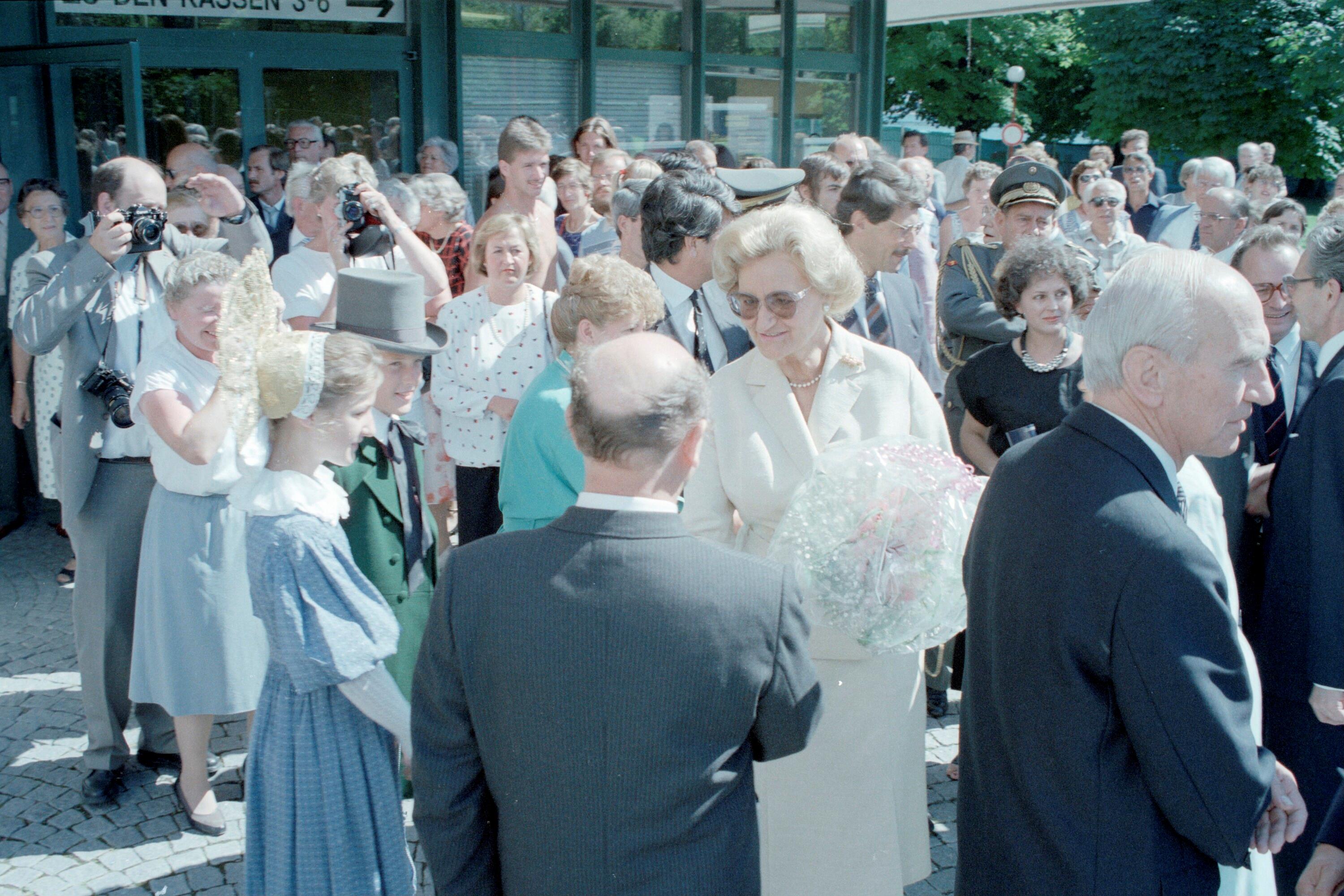 Kirchschläger Besuch - Festspieleröffnung></div>


    <hr>
    <div class=