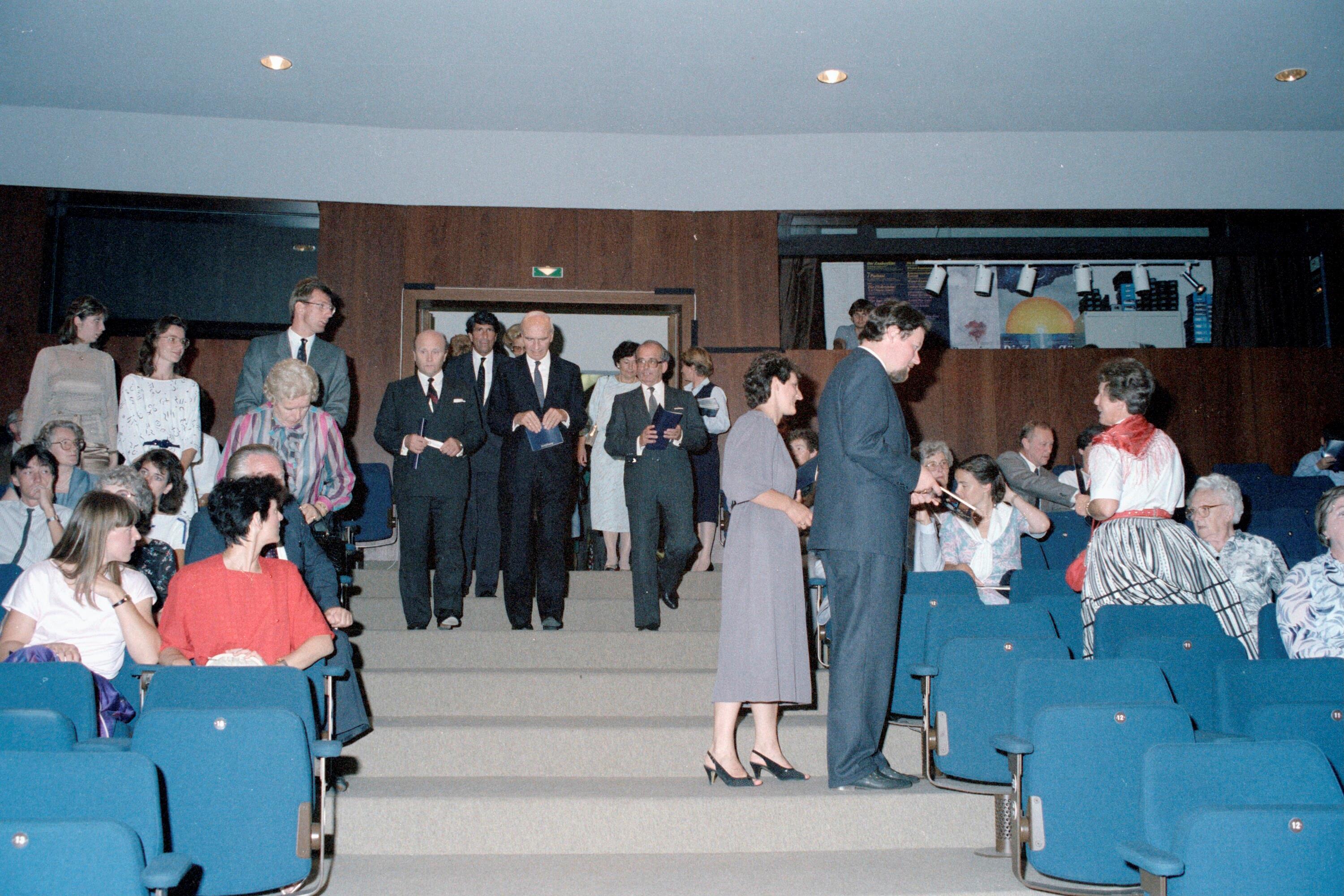 Kirchschläger Besuch - Festspieleröffnung></div>


    <hr>
    <div class=