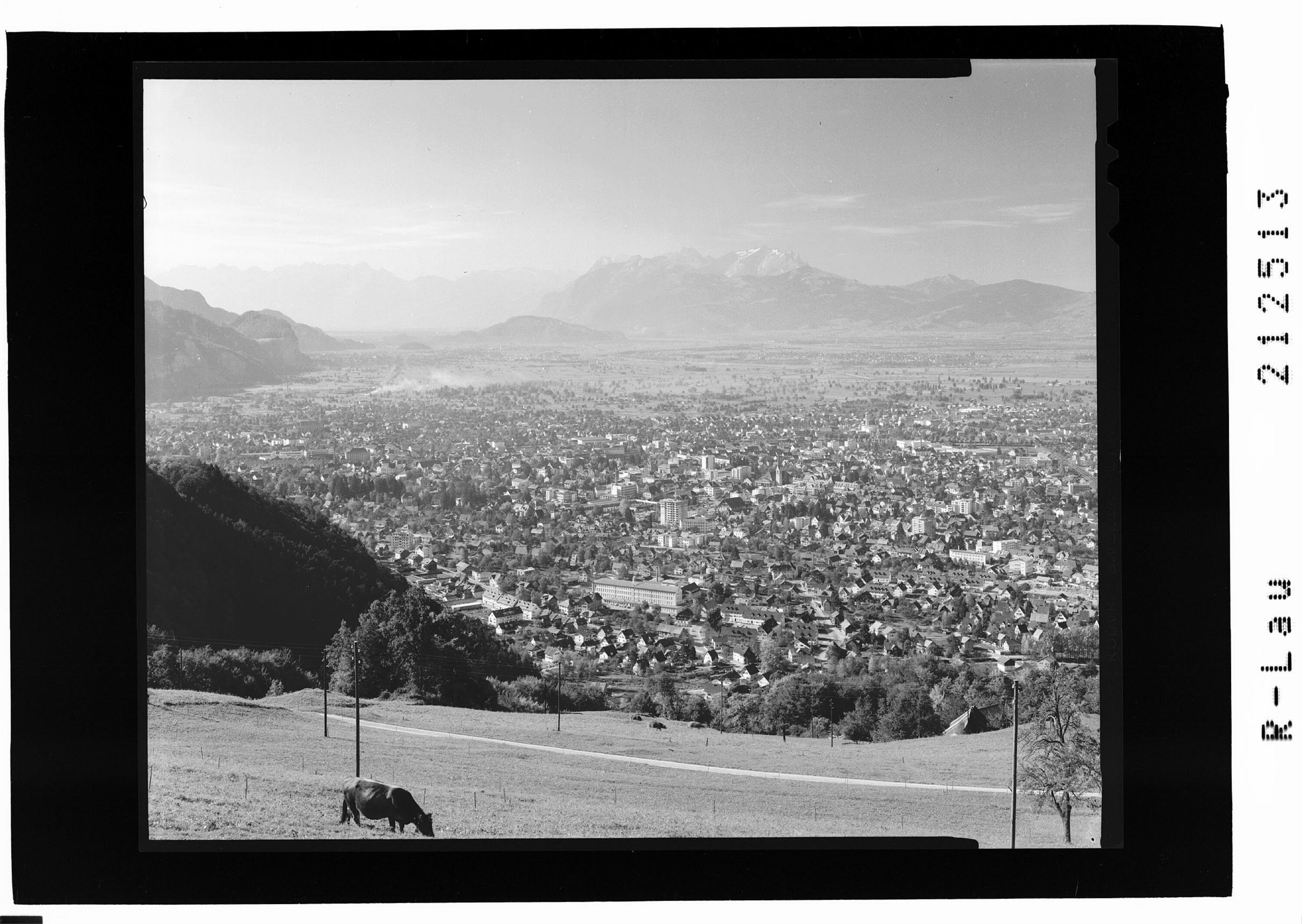 [Blick vom Fallenberg auf Dornbirn mit Balfrieser Bergen und Alpsteingruppe]></div>


    <hr>
    <div class=