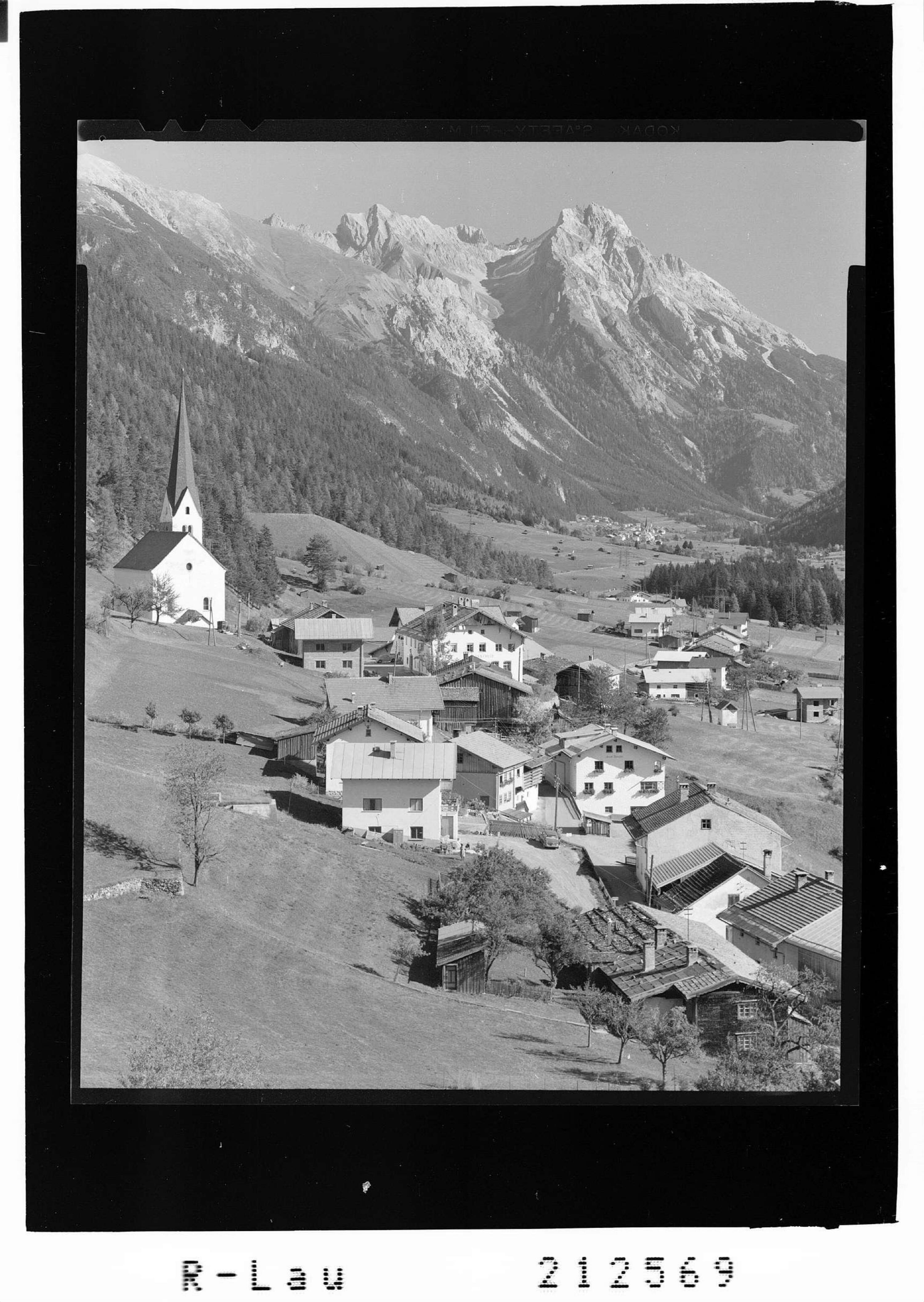 [St.Jakob bei St.Anton am Arlberg gegen Parseiergruppe]></div>


    <hr>
    <div class=