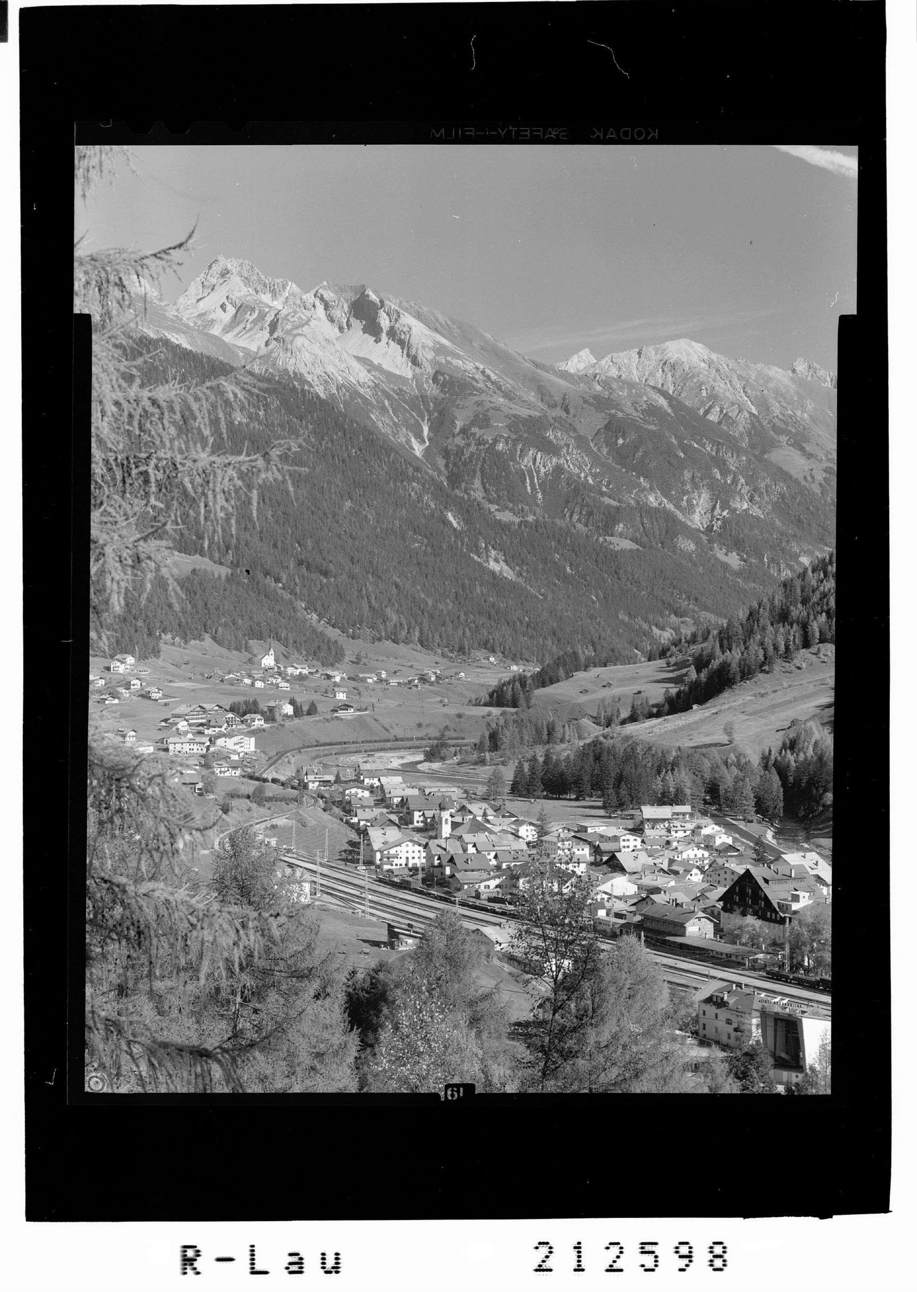 [St.Anton am Arlberg gegen Vorderseespitze und Samspitze]></div>


    <hr>
    <div class=