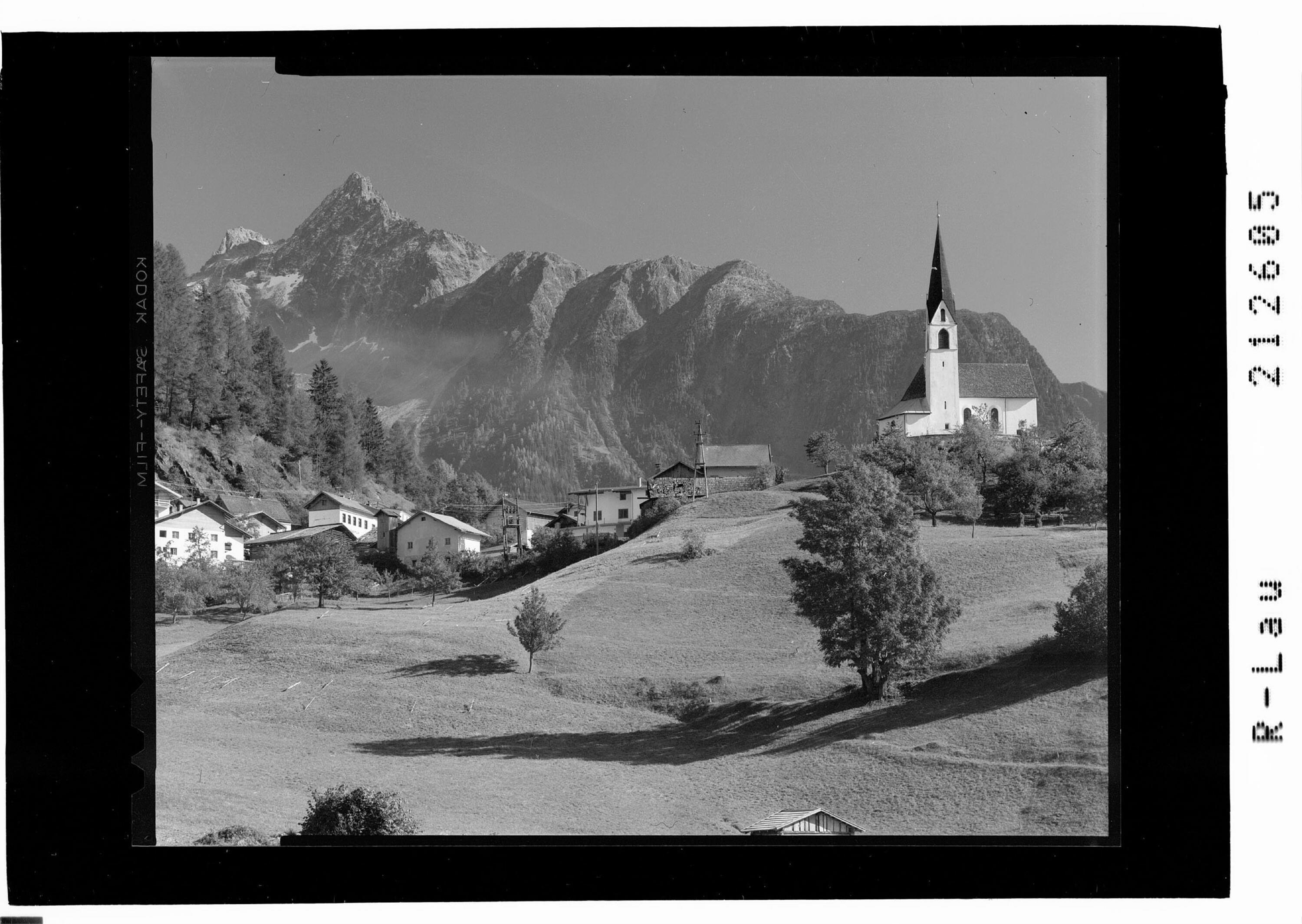 [Au bei Ötz im Ötztal mit Blick zum Acherkogel]></div>


    <hr>
    <div class=