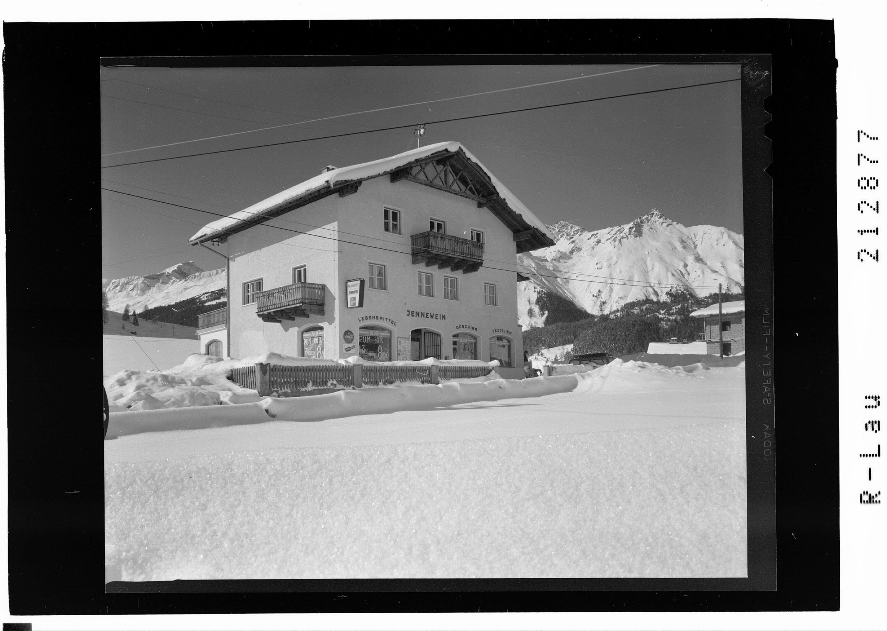 [Haus Jennewein in Nauders in Tirol mit Muttler und Piz Alpetta]></div>


    <hr>
    <div class=