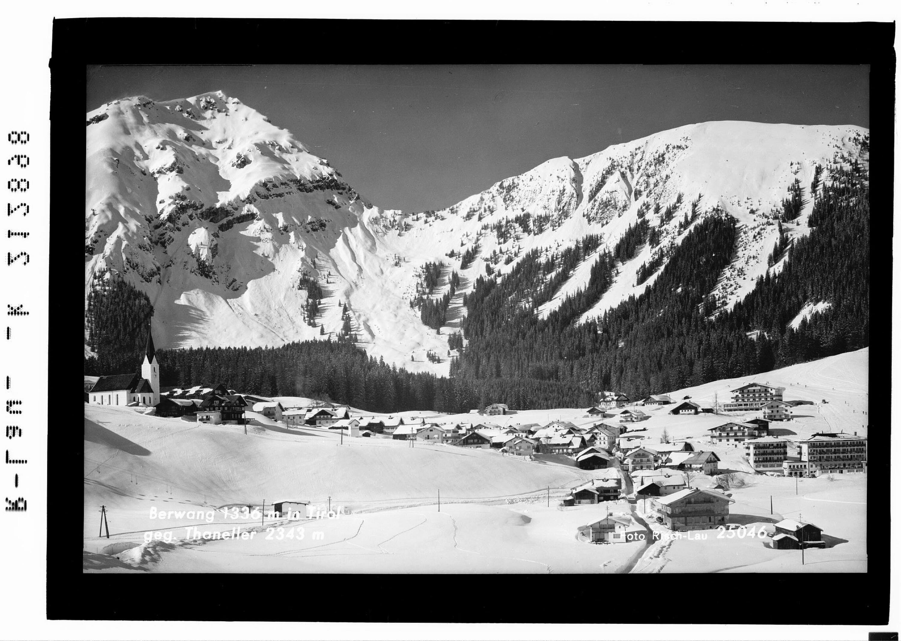 Berwang 1336 m in Tirol gegen Thaneller 2343 m></div>


    <hr>
    <div class=