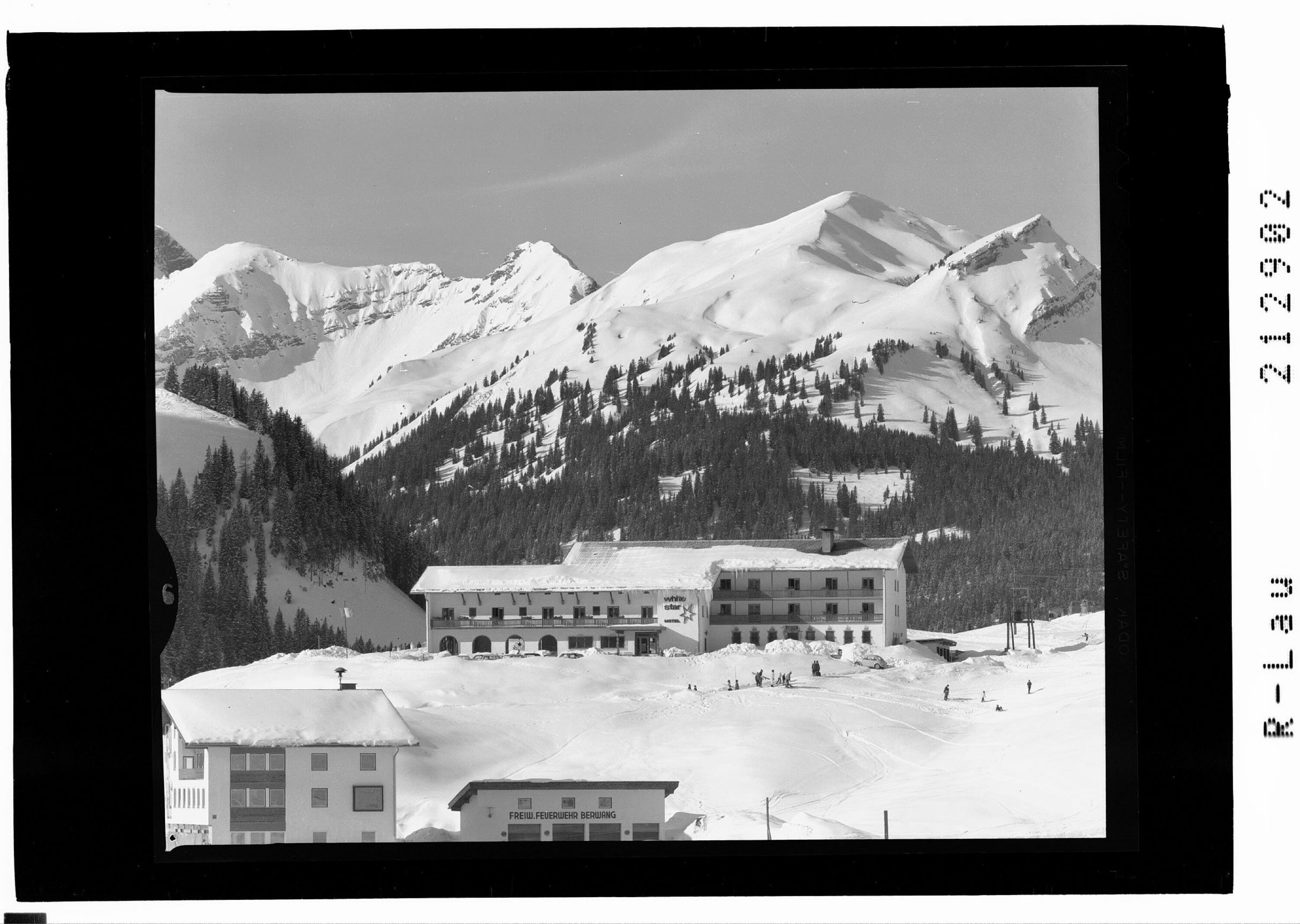 Berwang 1336 m Tirol Hotel White Star></div>


    <hr>
    <div class=