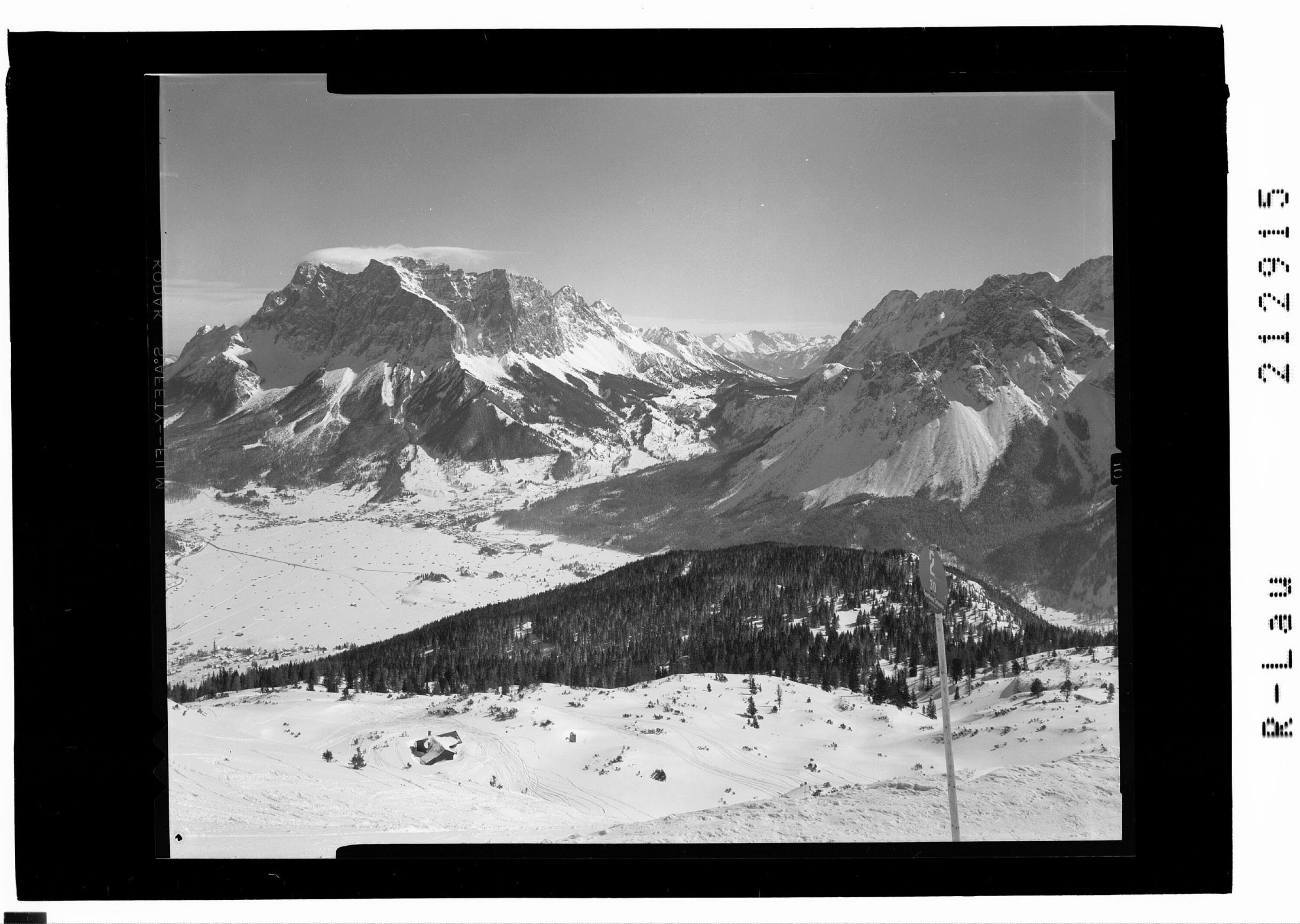 [Blick vom Gipfelhaus Grubigstein ob Lermoos - Panorama]></div>


    <hr>
    <div class=