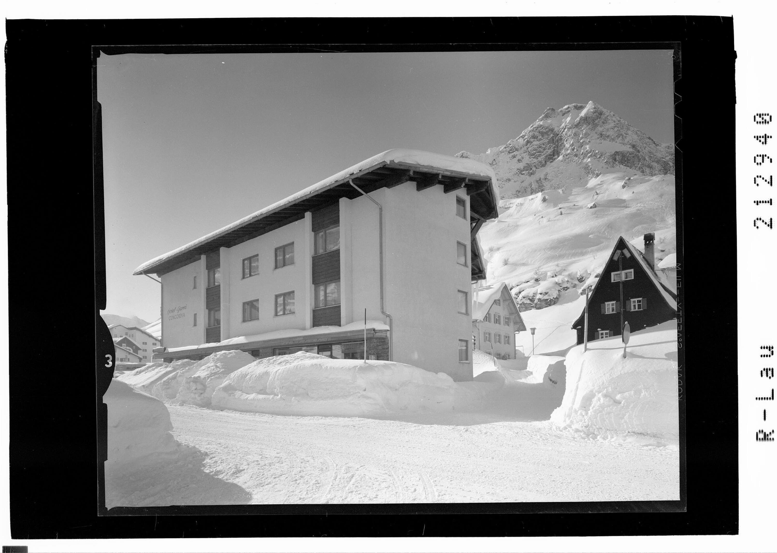 [Hotel Garni Concordia in Zürs am Arlberg gegen Hasenfluh]></div>


    <hr>
    <div class=
