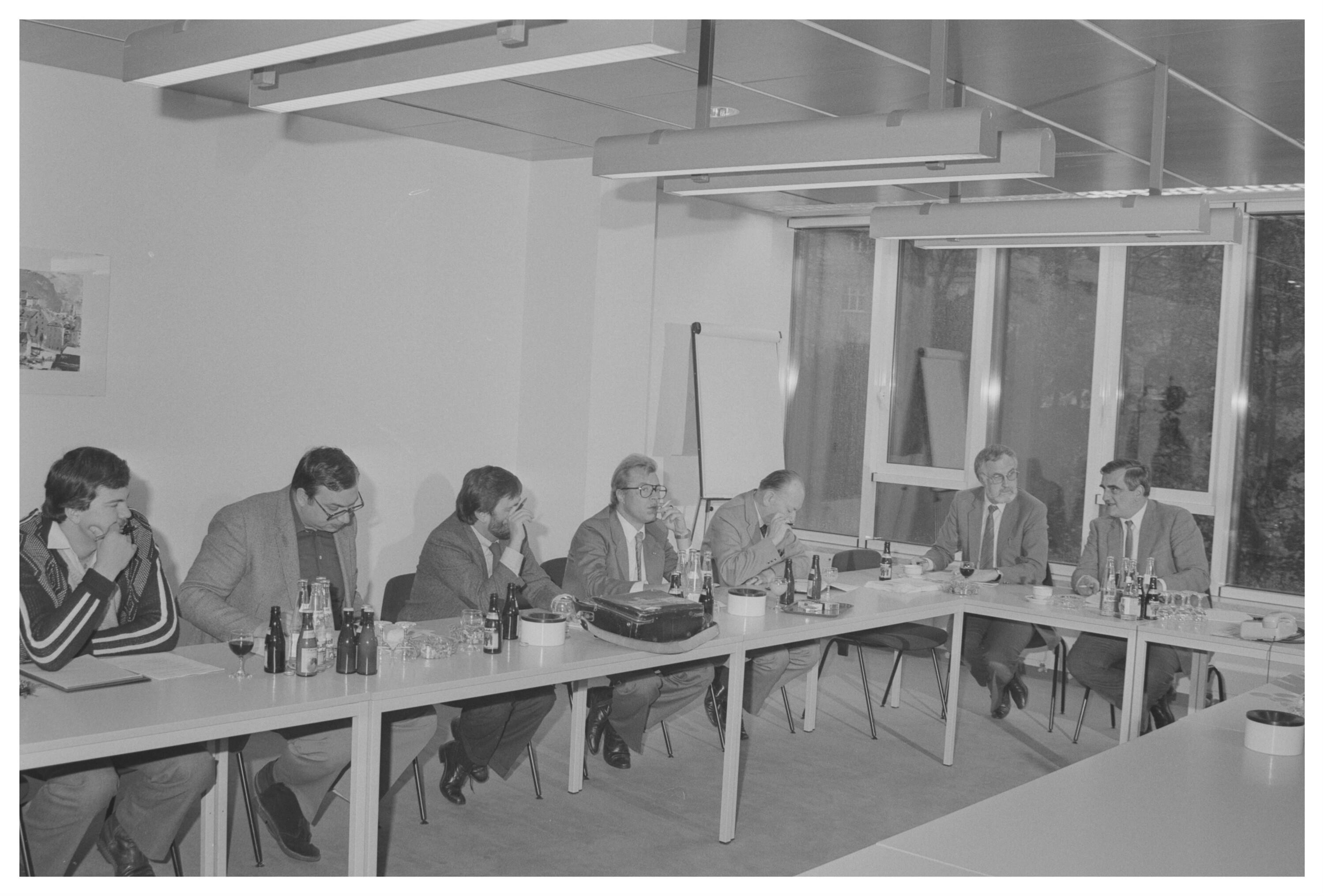 Statthalter Mandl, Pressekonferenz></div>


    <hr>
    <div class=