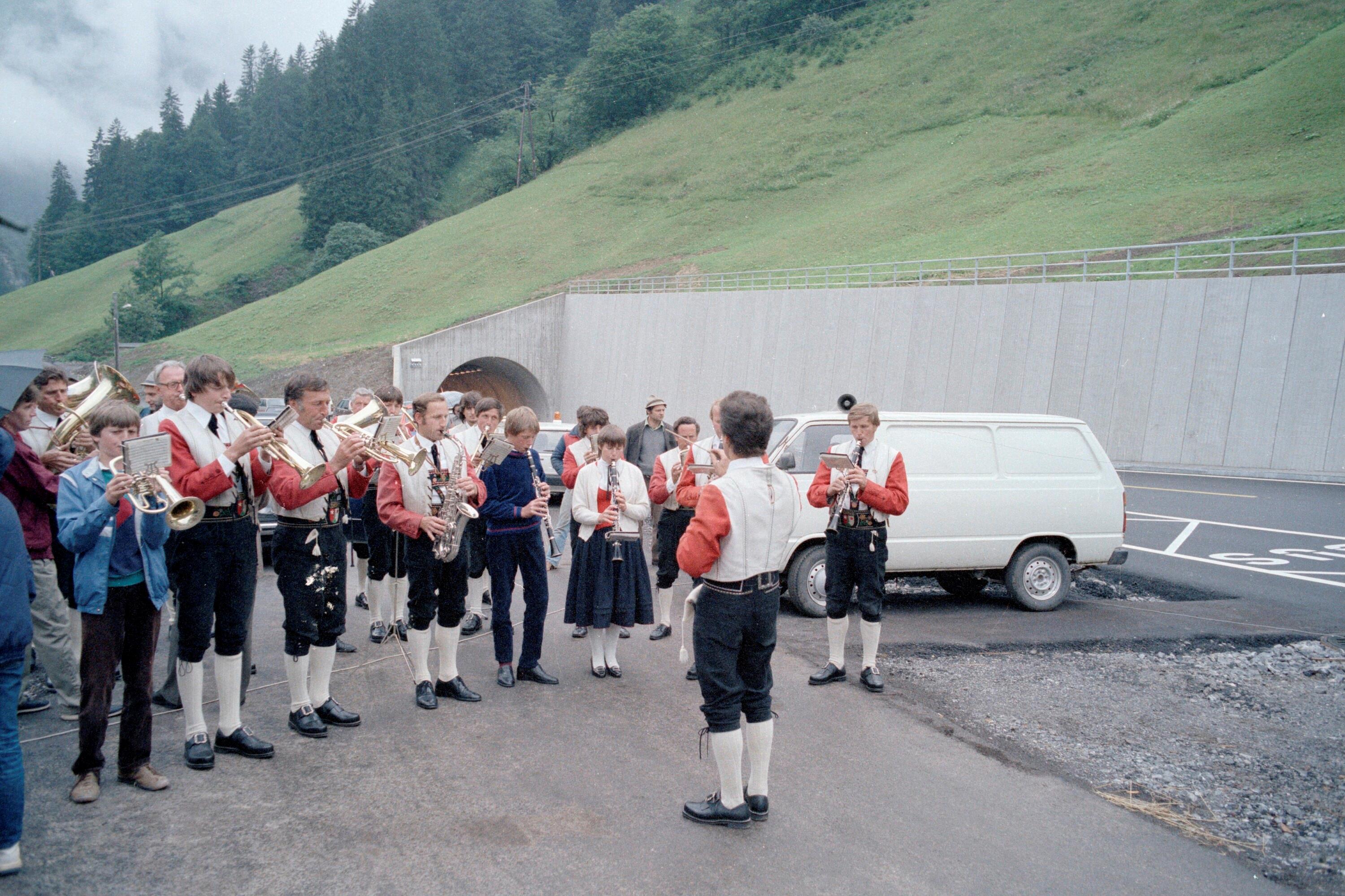 Eröffnung Sulzbachtobel-Tunnel></div>


    <hr>
    <div class=