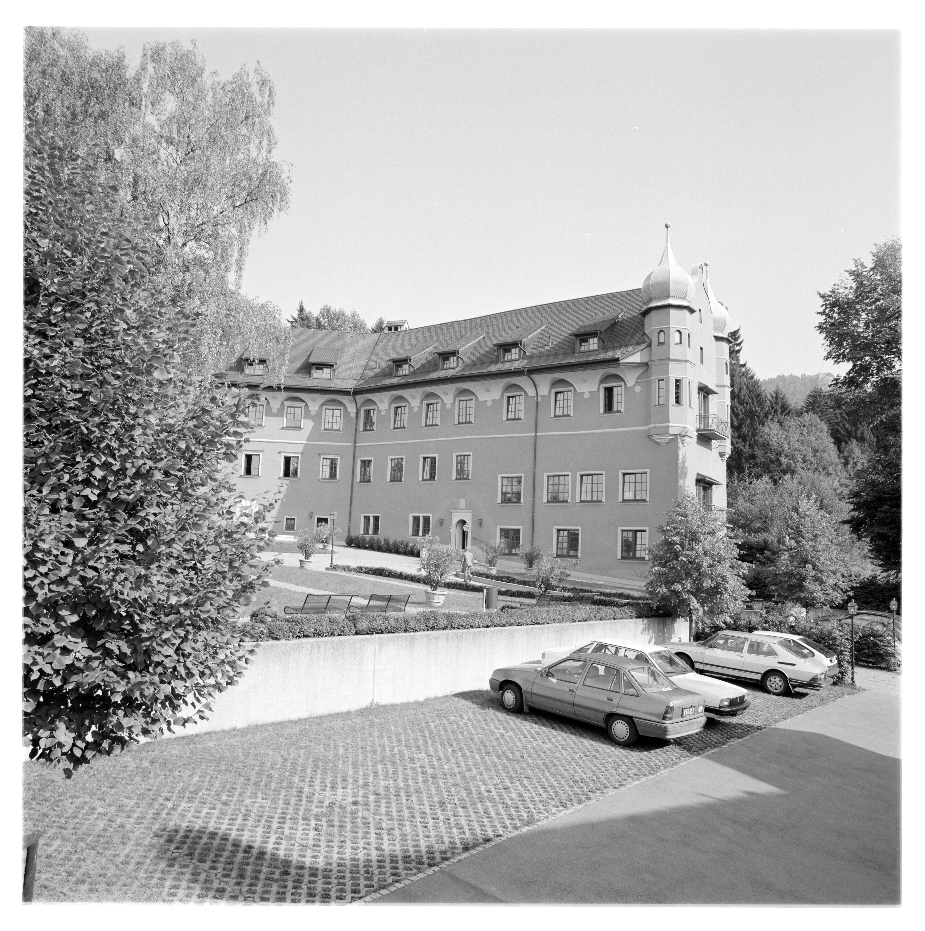 Schloss Hofen></div>


    <hr>
    <div class=