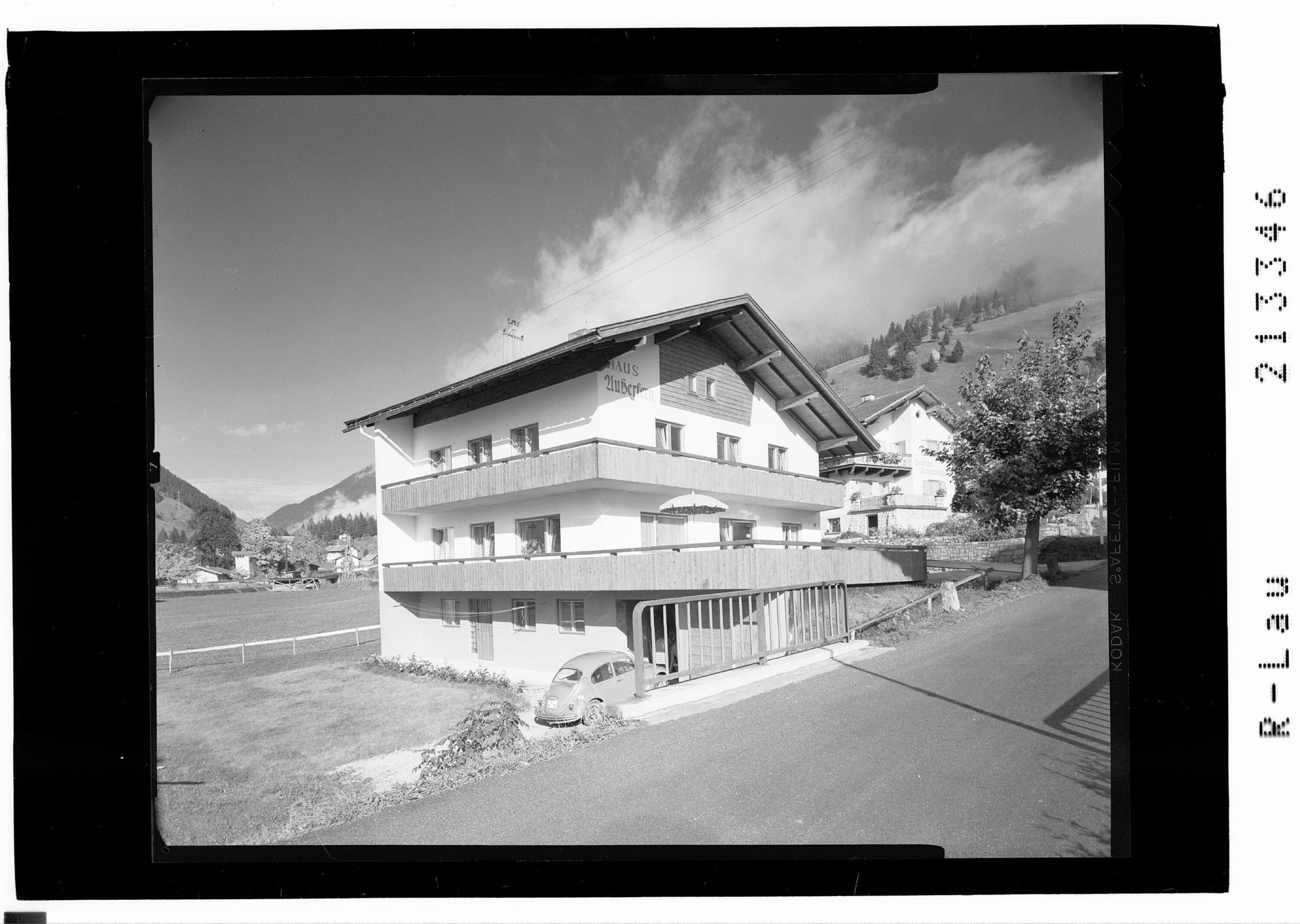 [Haus Ausserfern in Lermoos in Tirol]></div>


    <hr>
    <div class=