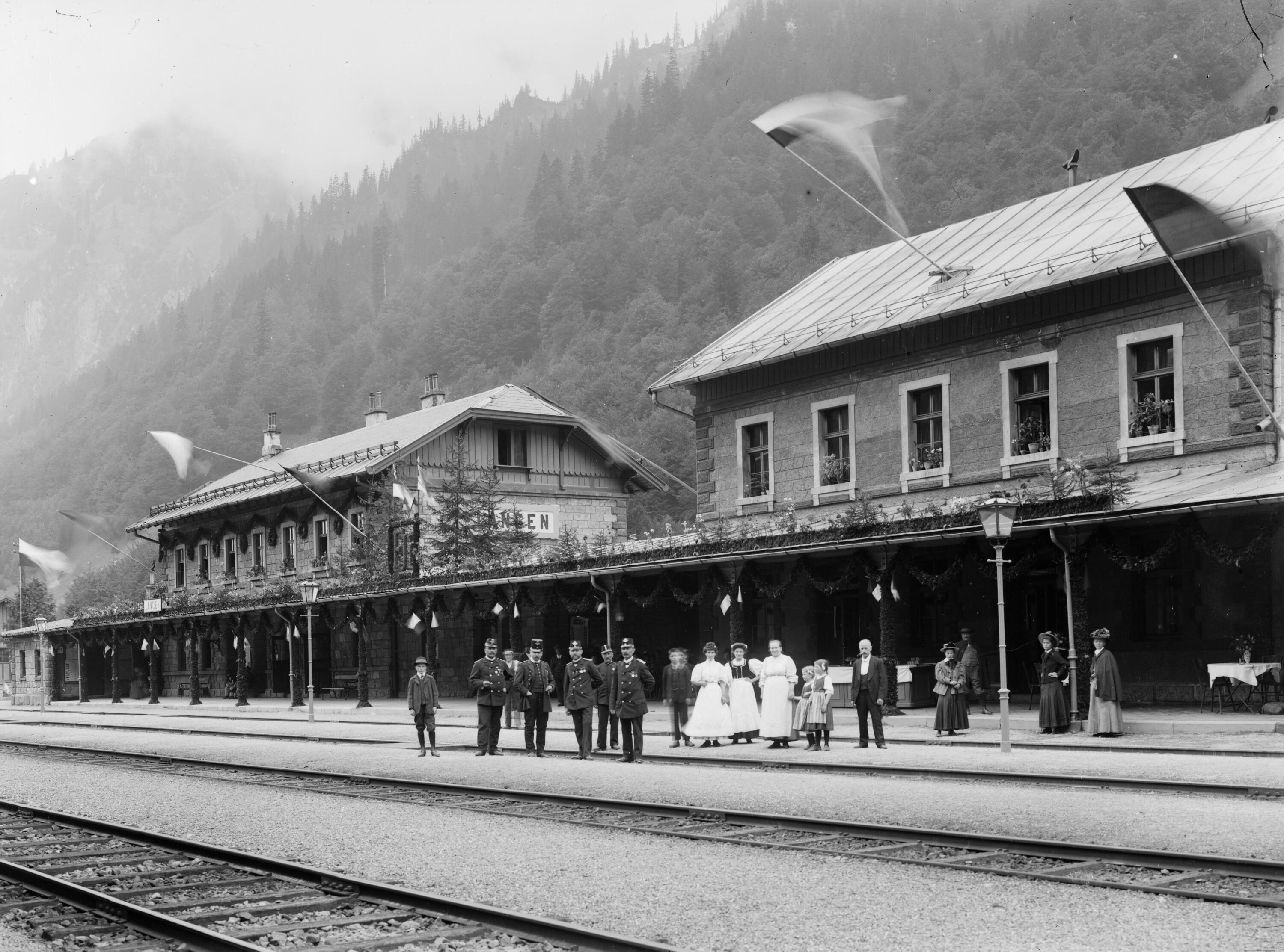 Bahnhof Langen am Arlberg></div>


    <hr>
    <div class=