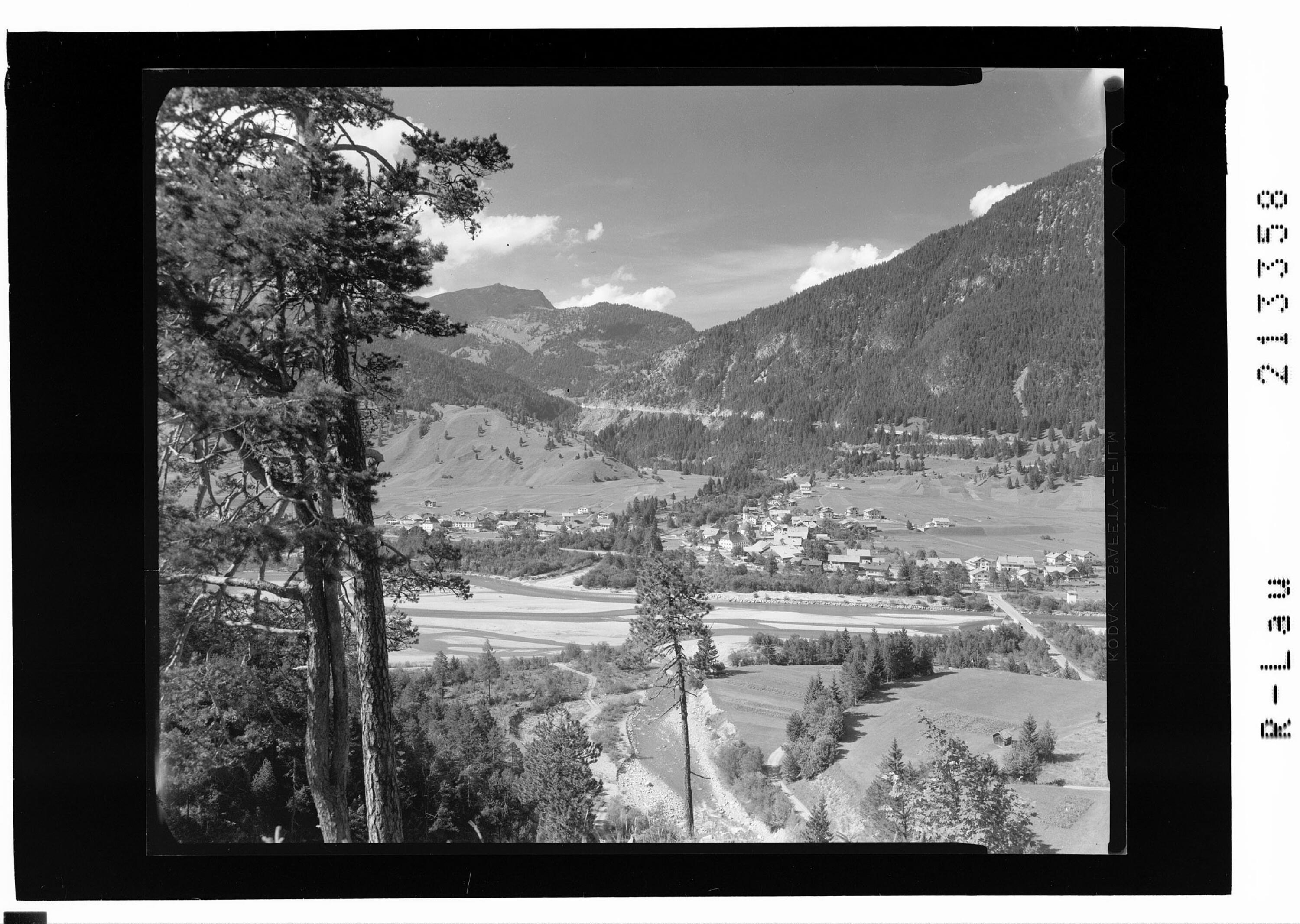 [Weissenbach im Lechtal mit Gaichtpass und Krinnenspitze]></div>


    <hr>
    <div class=