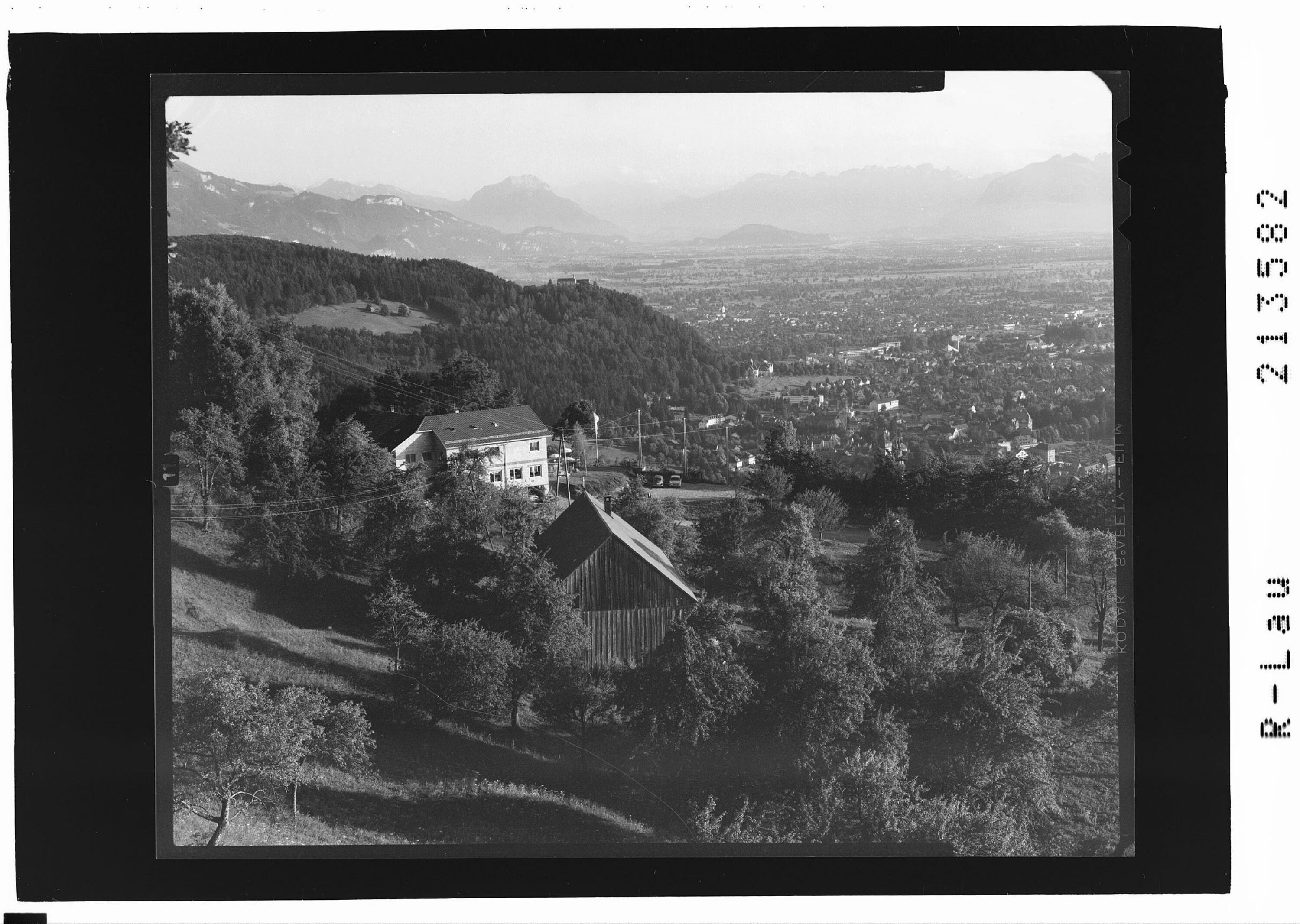 [Blick vom Gasthof Seibel bei Lochau auf Bregenz mit Rhätikon - Balfrieser Berge - Hoher Kasten]></div>


    <hr>
    <div class=