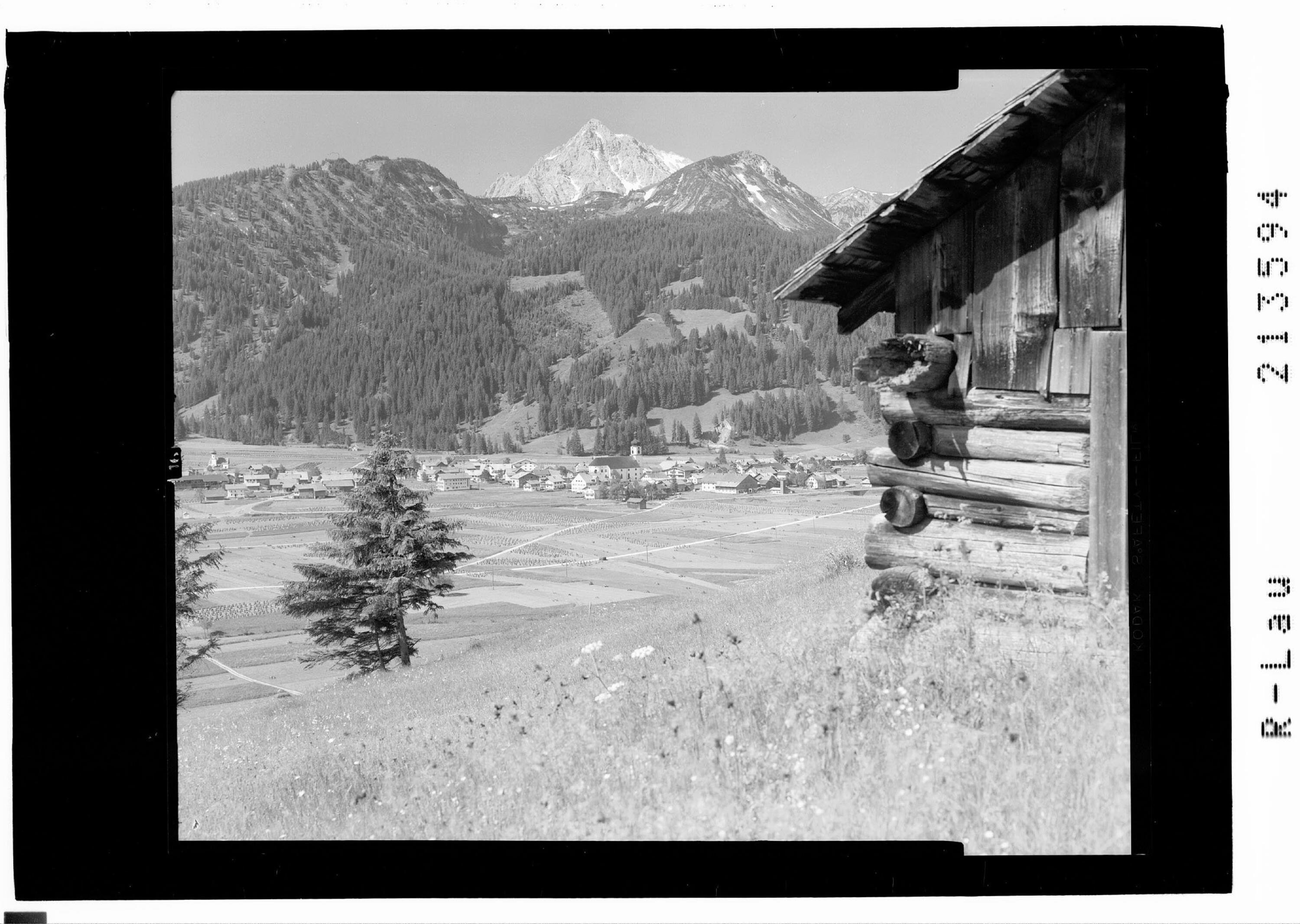 [Tannheim im Tannheimertal mit Blick zum Gaishorn]></div>


    <hr>
    <div class=