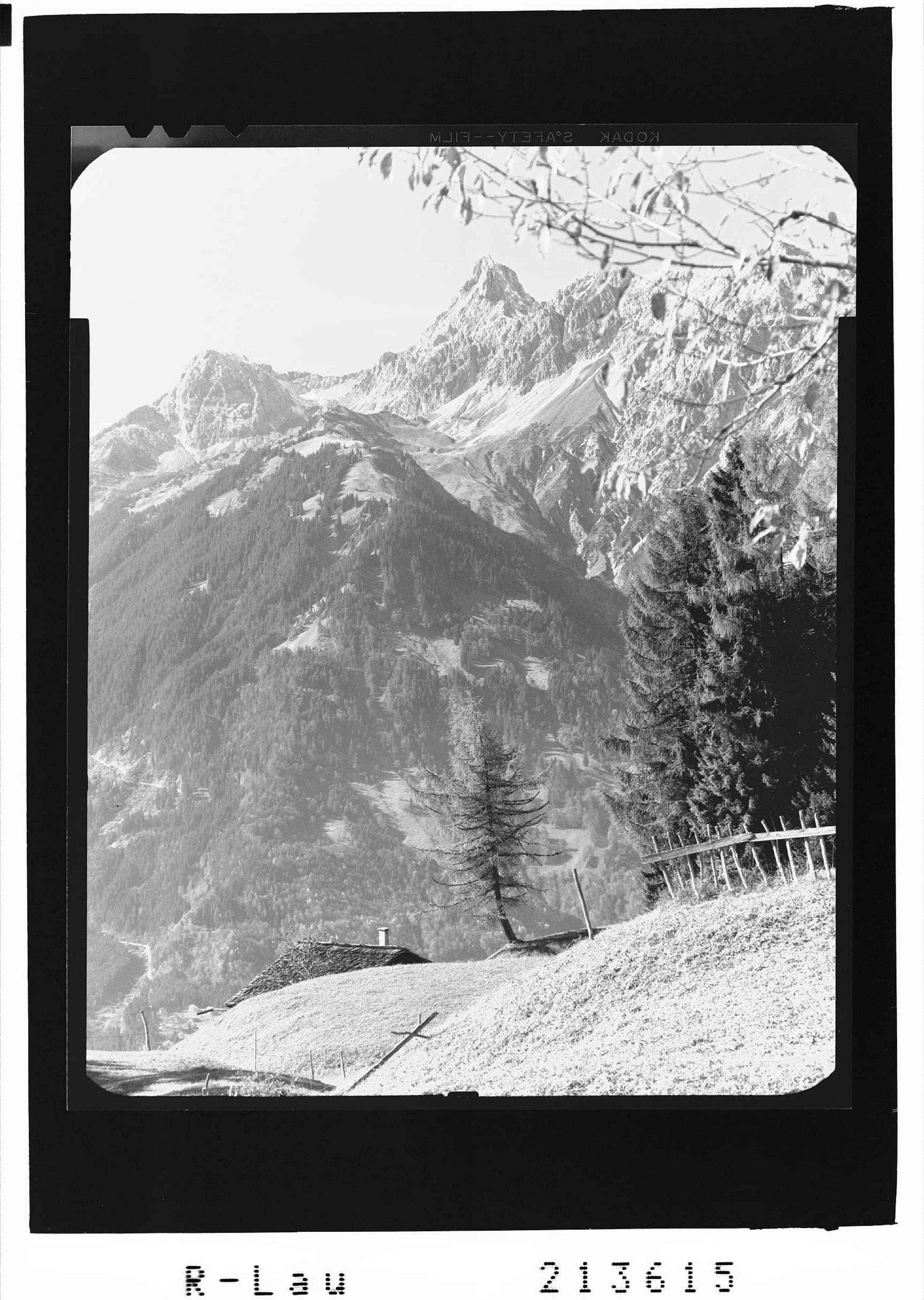 [Blick von Bartholomäberg im Montafon zur Zimba]></div>


    <hr>
    <div class=