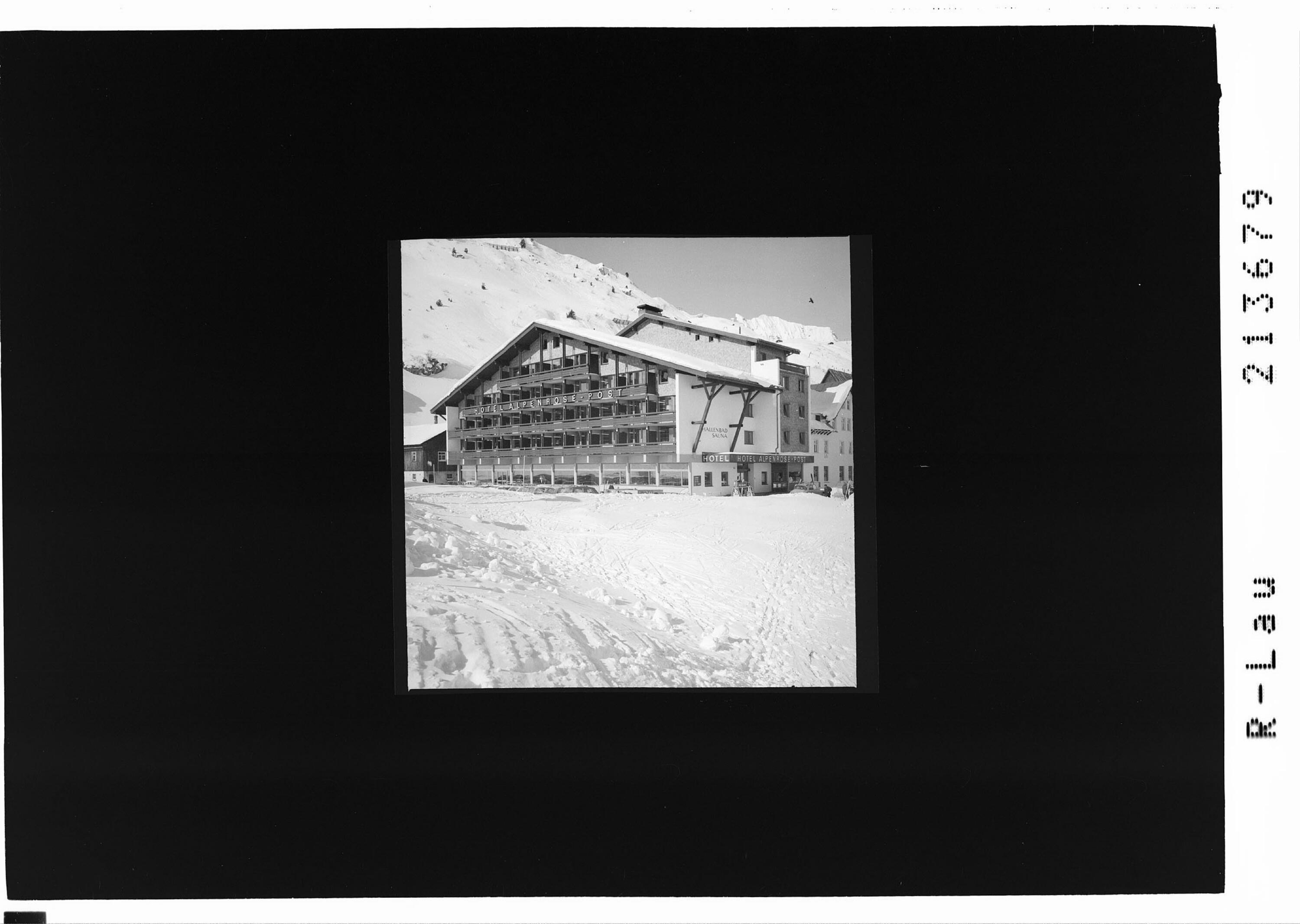 [Hotel Alpenrose in Zürs am Arlberg]></div>


    <hr>
    <div class=