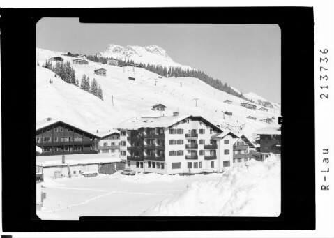Hotel Sandhof in Lech am Arlberg mit Blick zum Karhorn von Risch-Lau