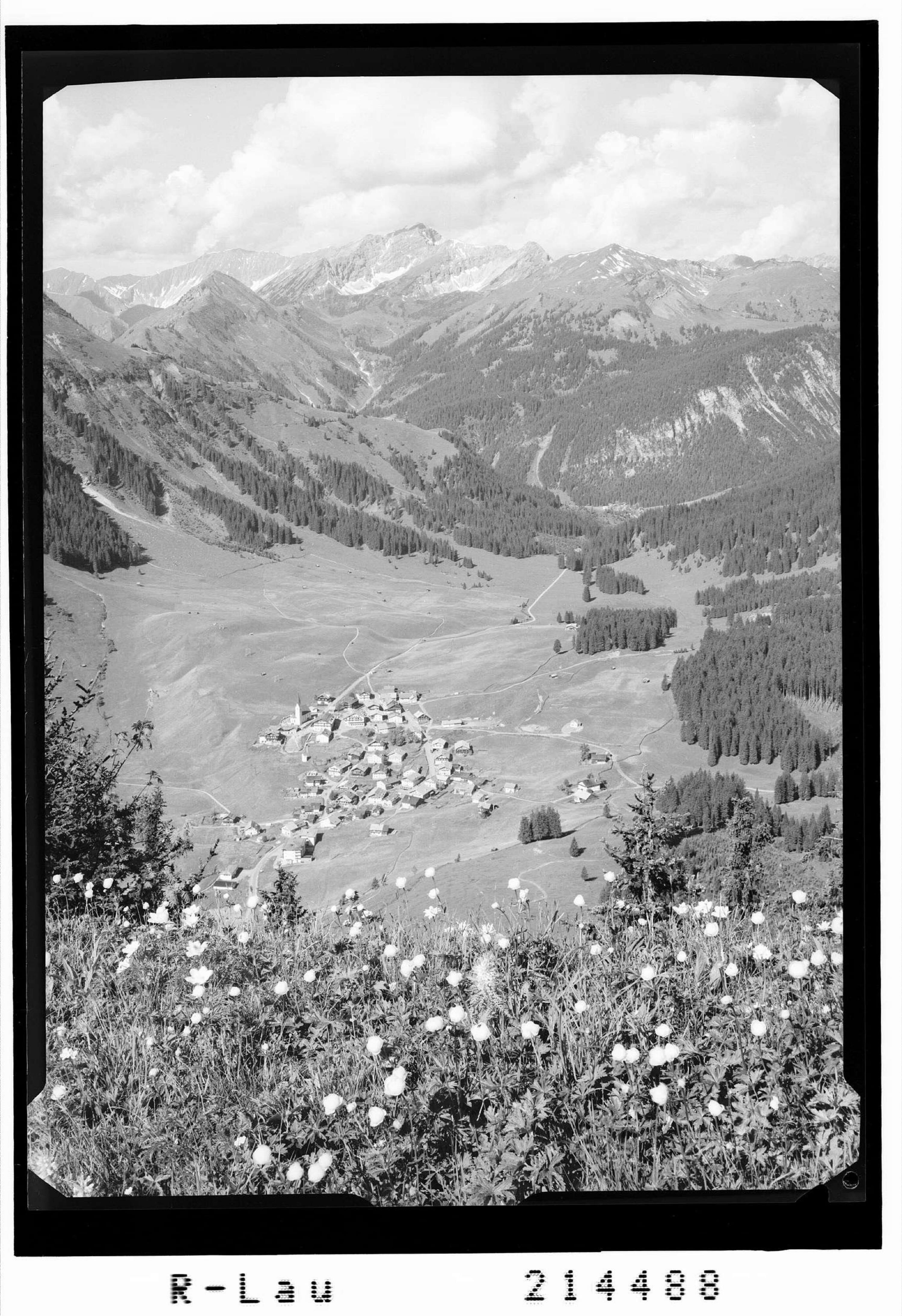 Berwang in Tirol 1336 m gegen Rinnen und Knittelkarspitze></div>


    <hr>
    <div class=