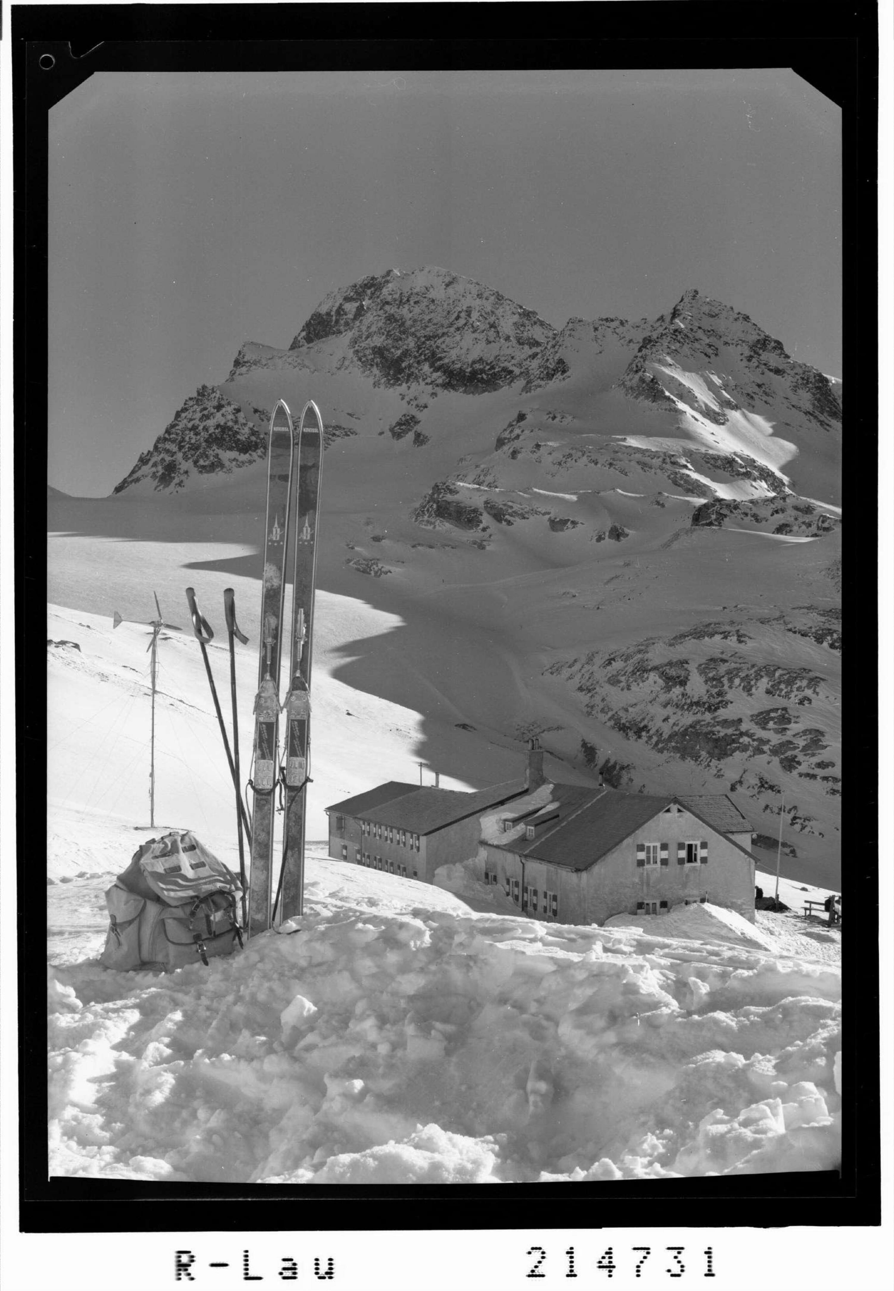 Wiesbadner Hütte 2443 m gegen Piz Buin 3312 m></div>


    <hr>
    <div class=