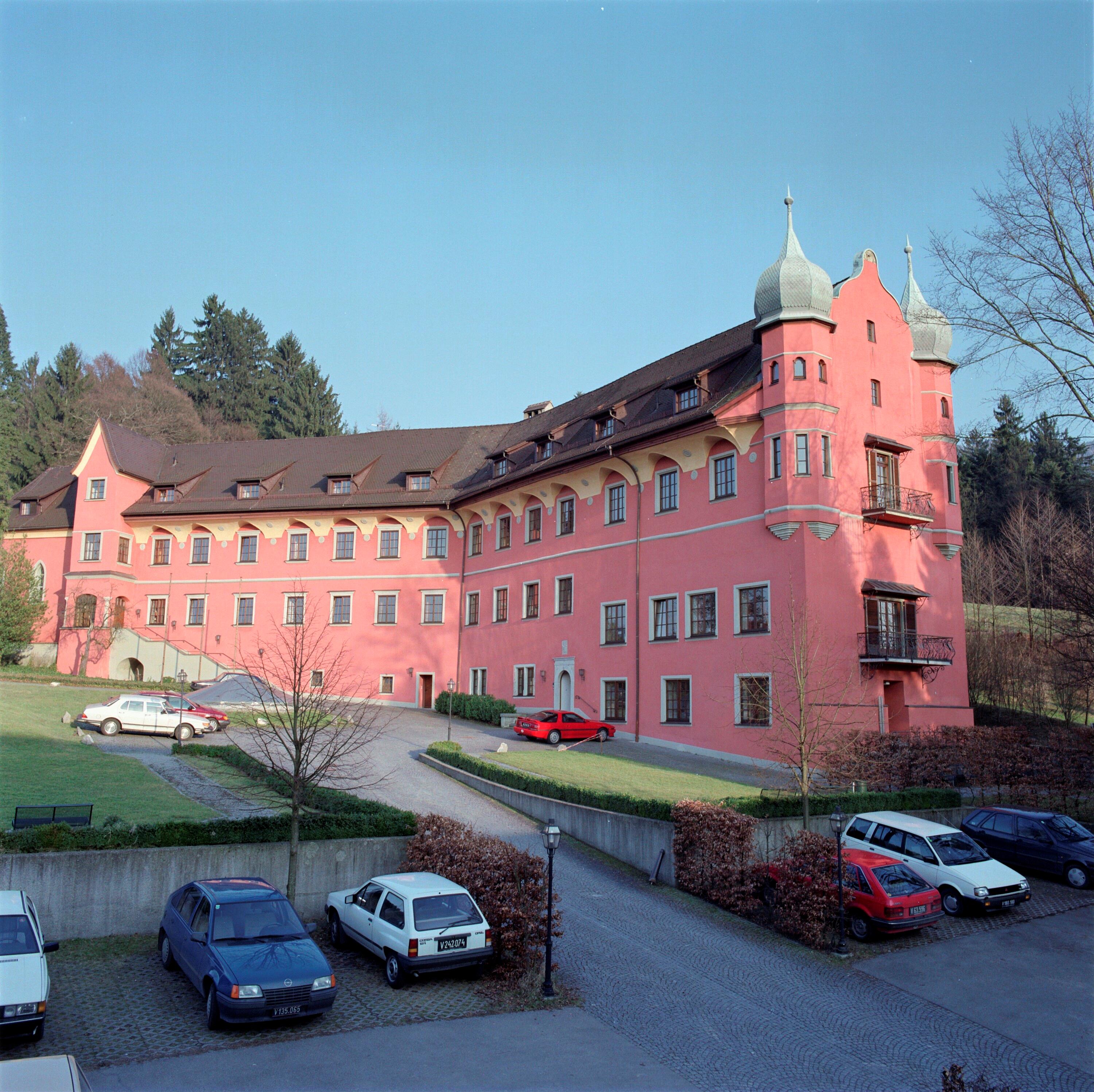 Schloss Hofen></div>


    <hr>
    <div class=