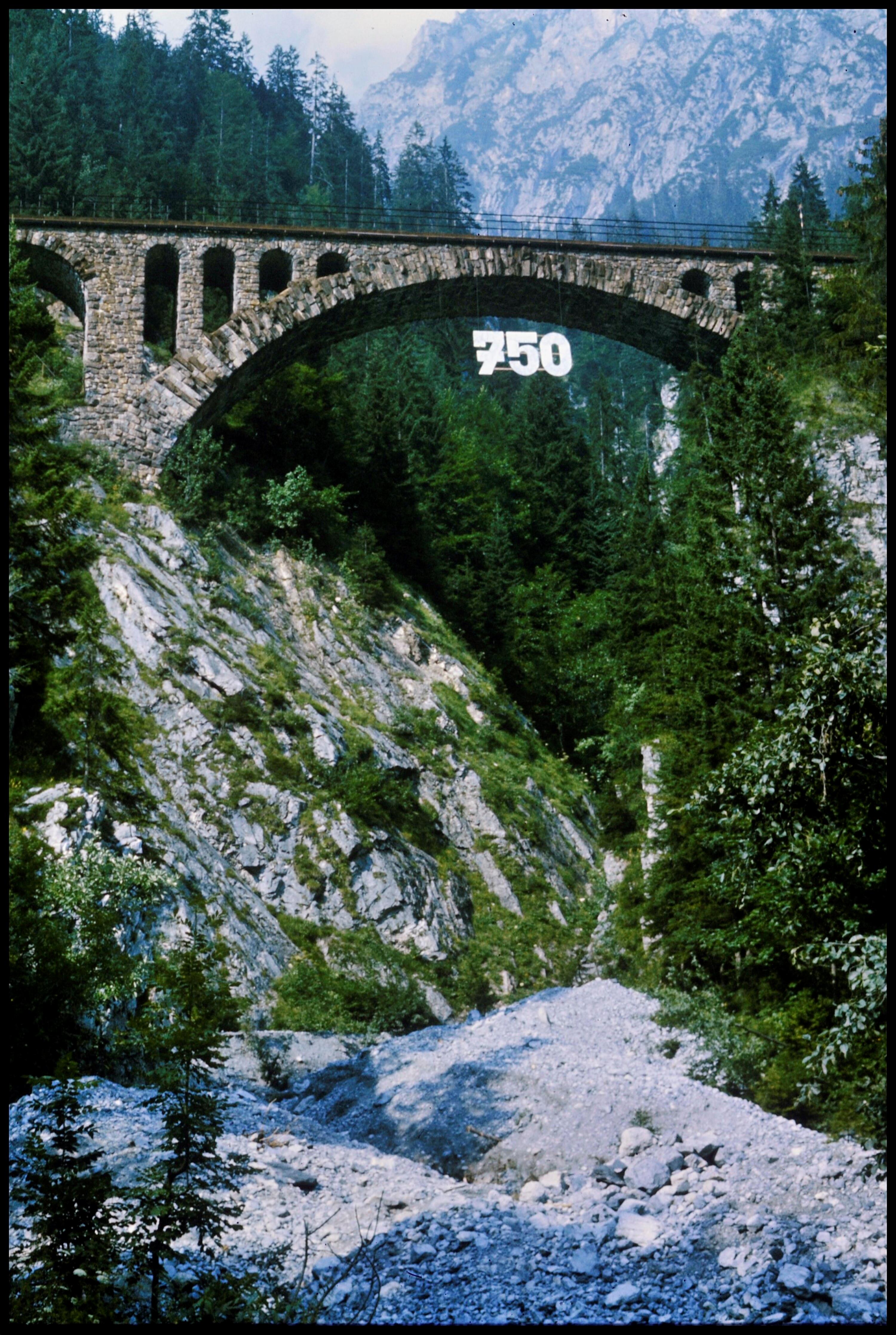 [Klösterle, Wäldletobelbrücke (750 Jahre Klösterle)]></div>


    <hr>
    <div class=