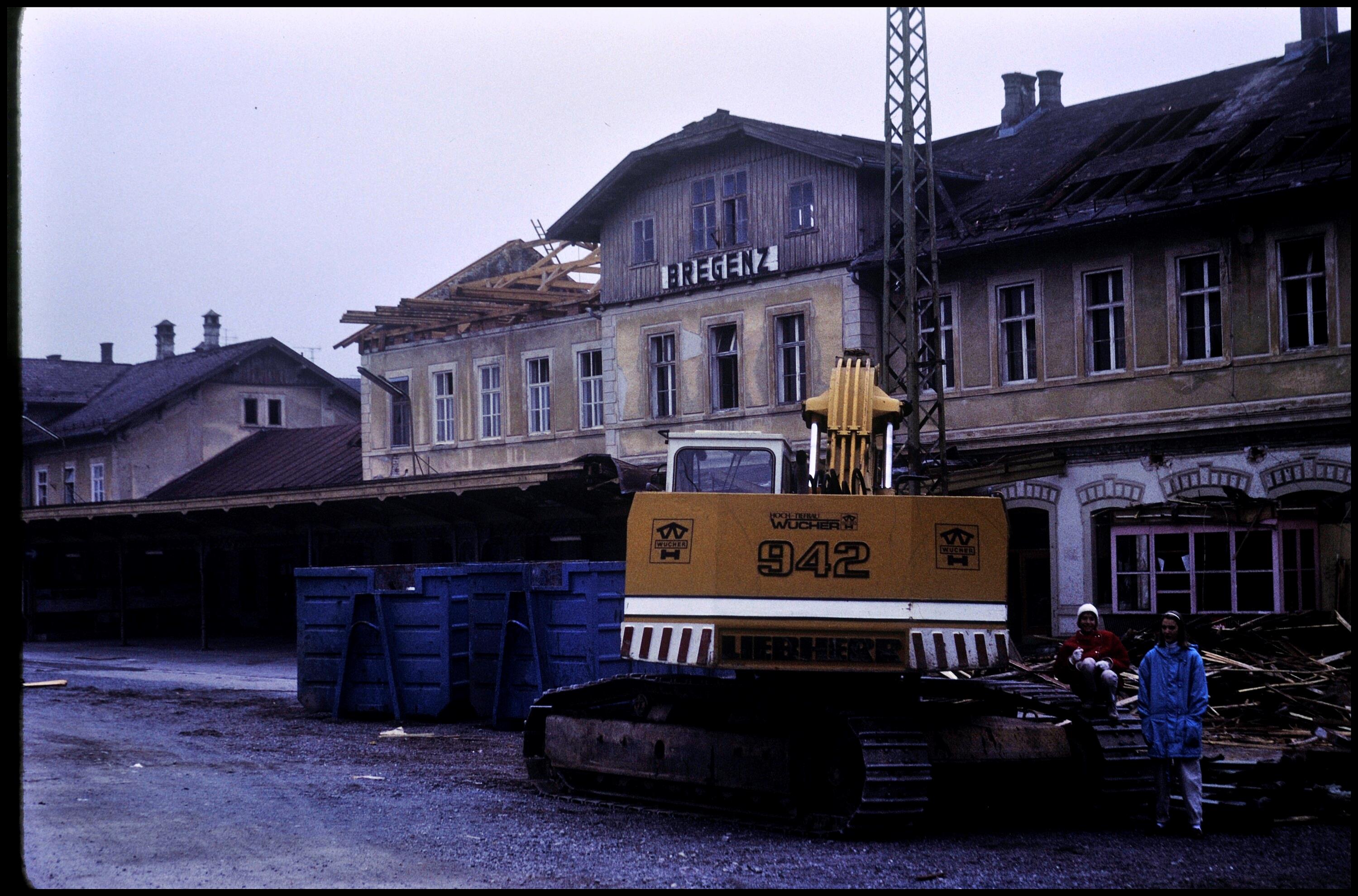 [Bregenz, Bahnhof vor dem Abbruch]></div>


    <hr>
    <div class=