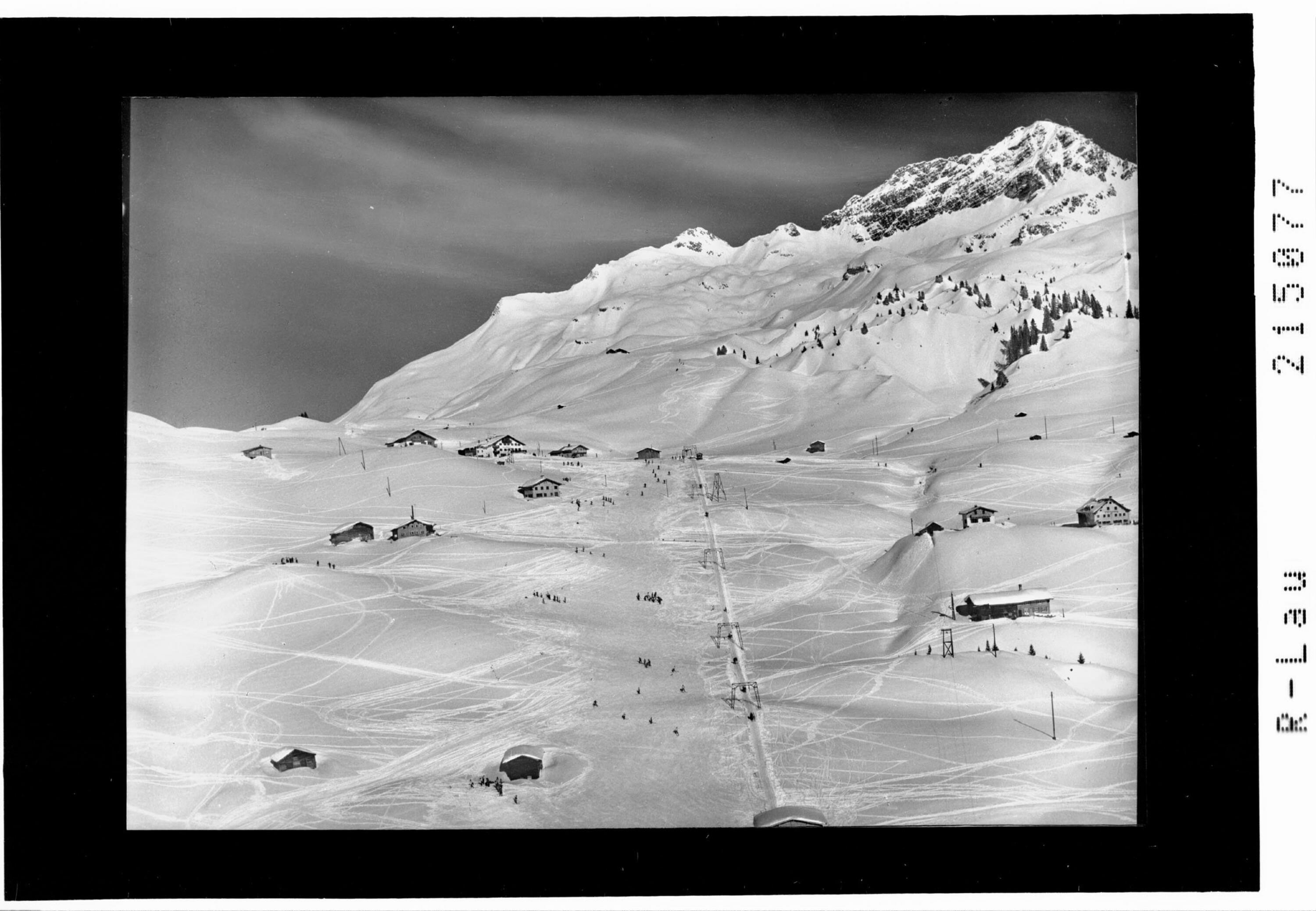 Oberlech am Arlberg mit Skilift gegen Mohnenfluh></div>


    <hr>
    <div class=