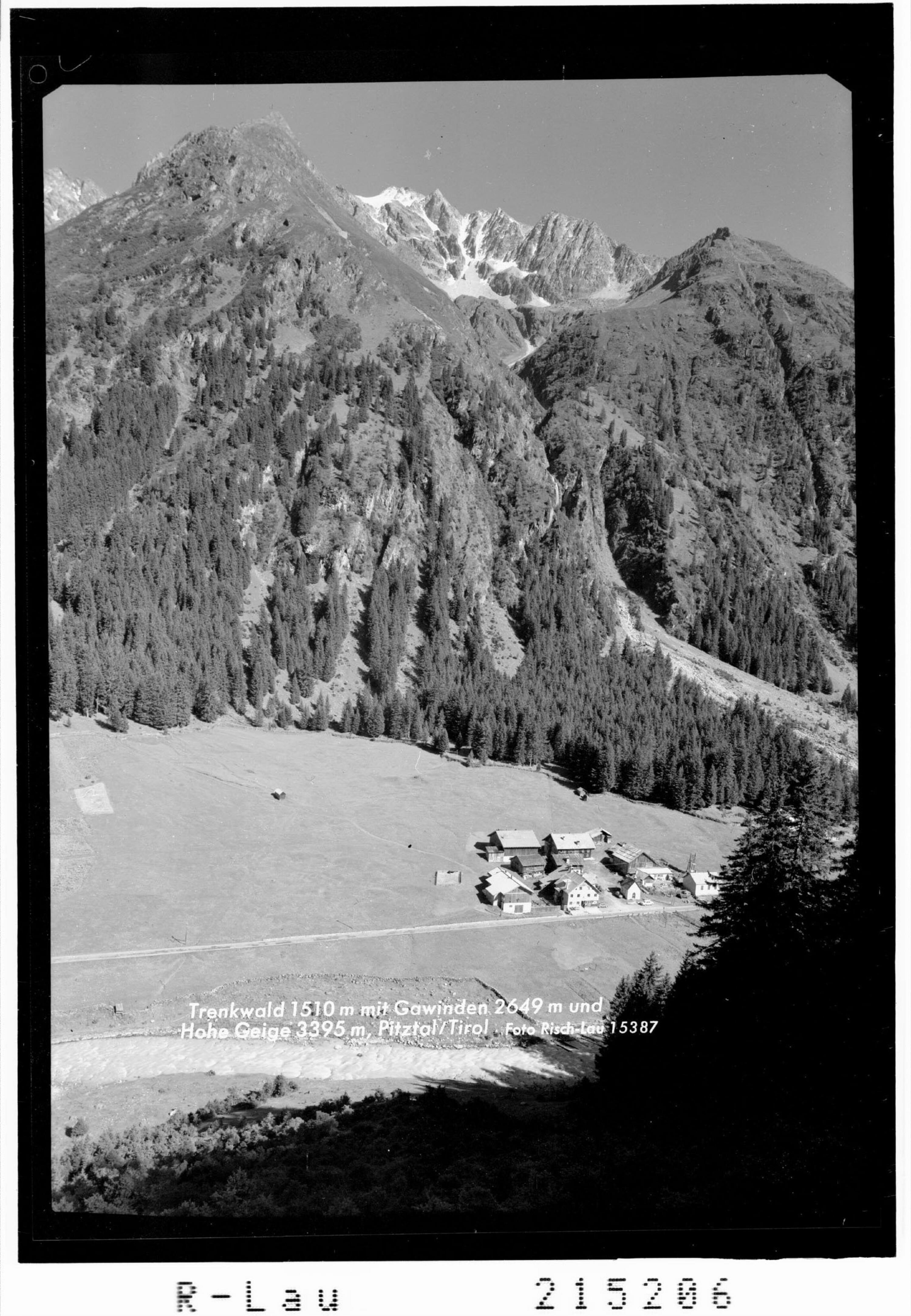 Trenkwald 1510 m mit Gawinden 2649 und Hohe Geige 3395 m, Pitztal / Tirol></div>


    <hr>
    <div class=