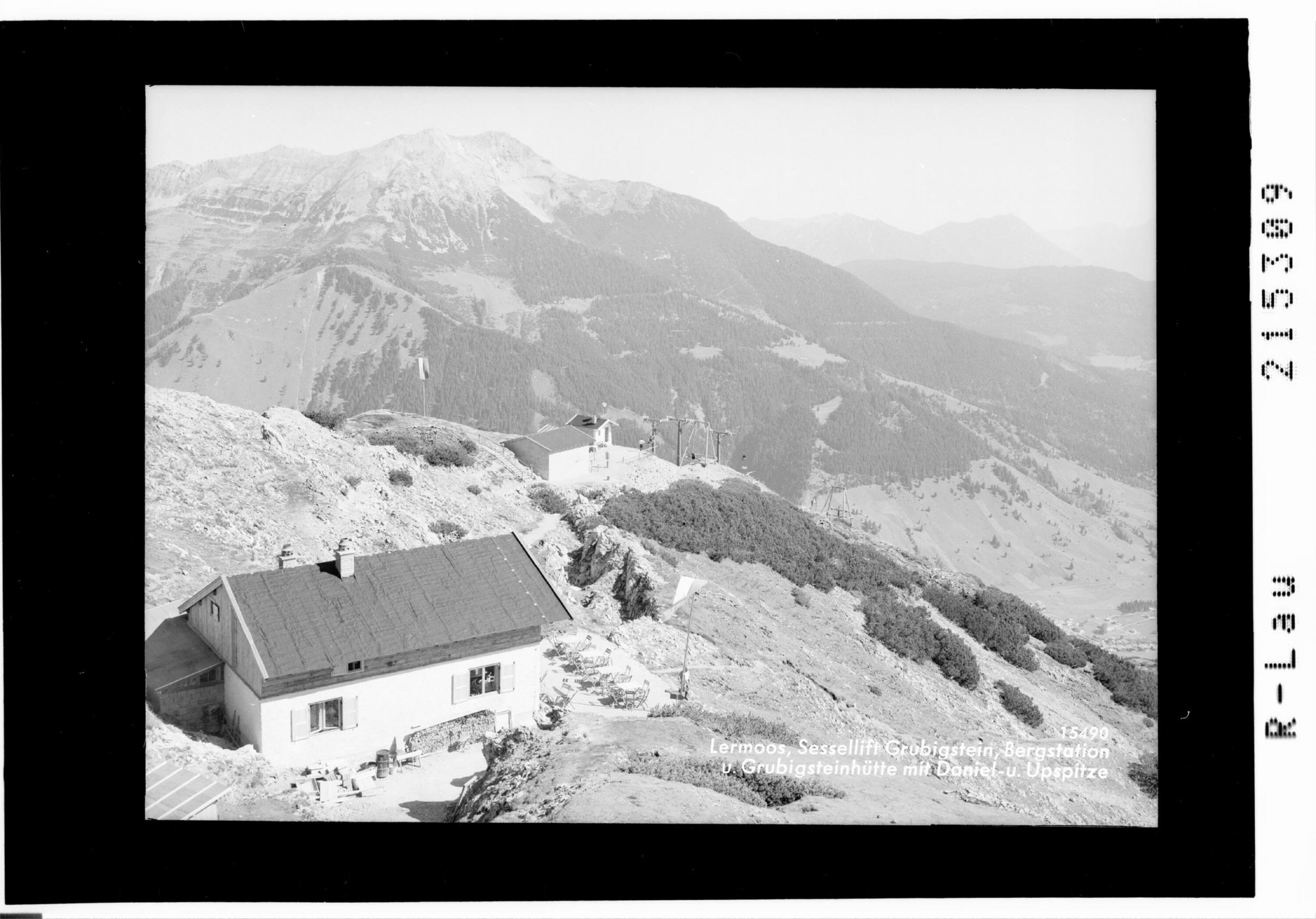 Lermoos, Sessellift Grubigstein, Bergstation und Grubigsteinhütte mit Daniel und Upsspitze></div>


    <hr>
    <div class=