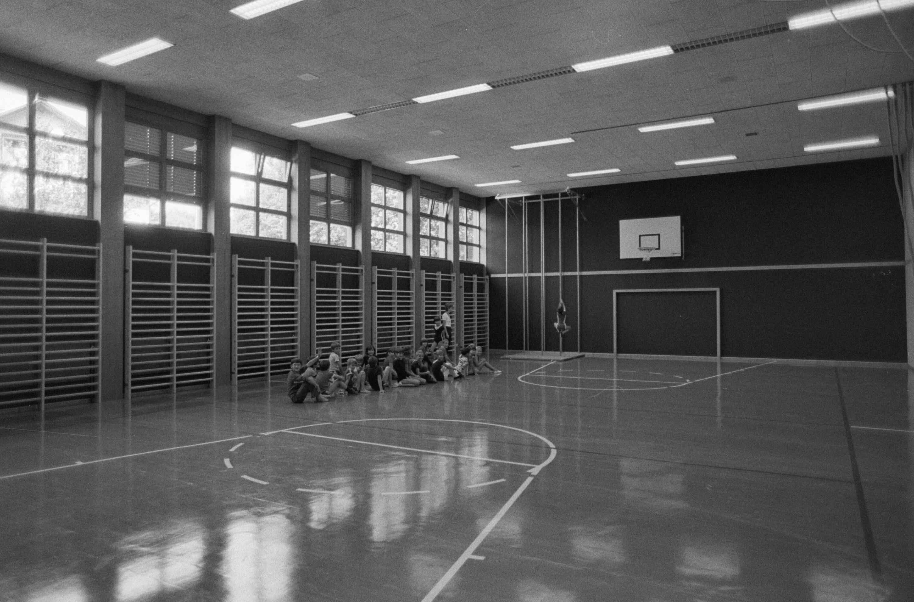 [Sporthalle Lustenau]></div>


    <hr>
    <div class=