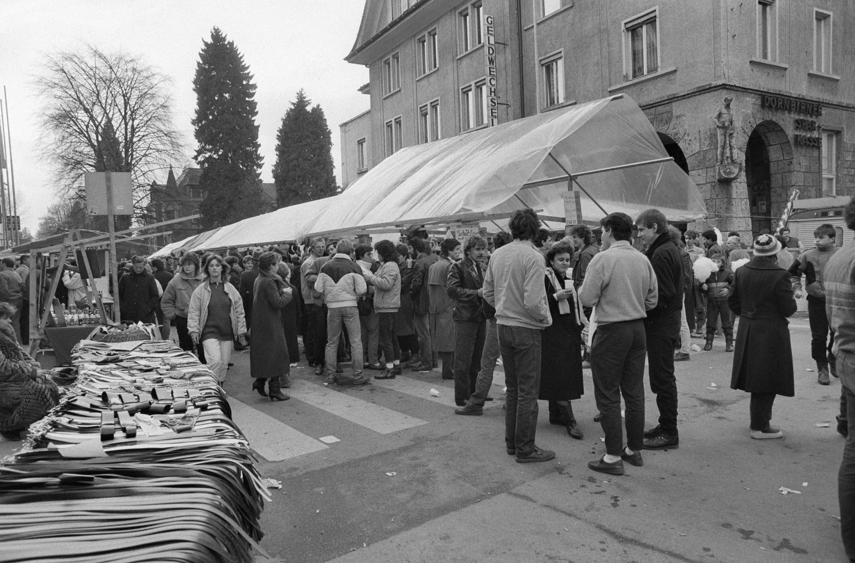 [Dornbirn, Klosamarkt 1985]></div>


    <hr>
    <div class=
