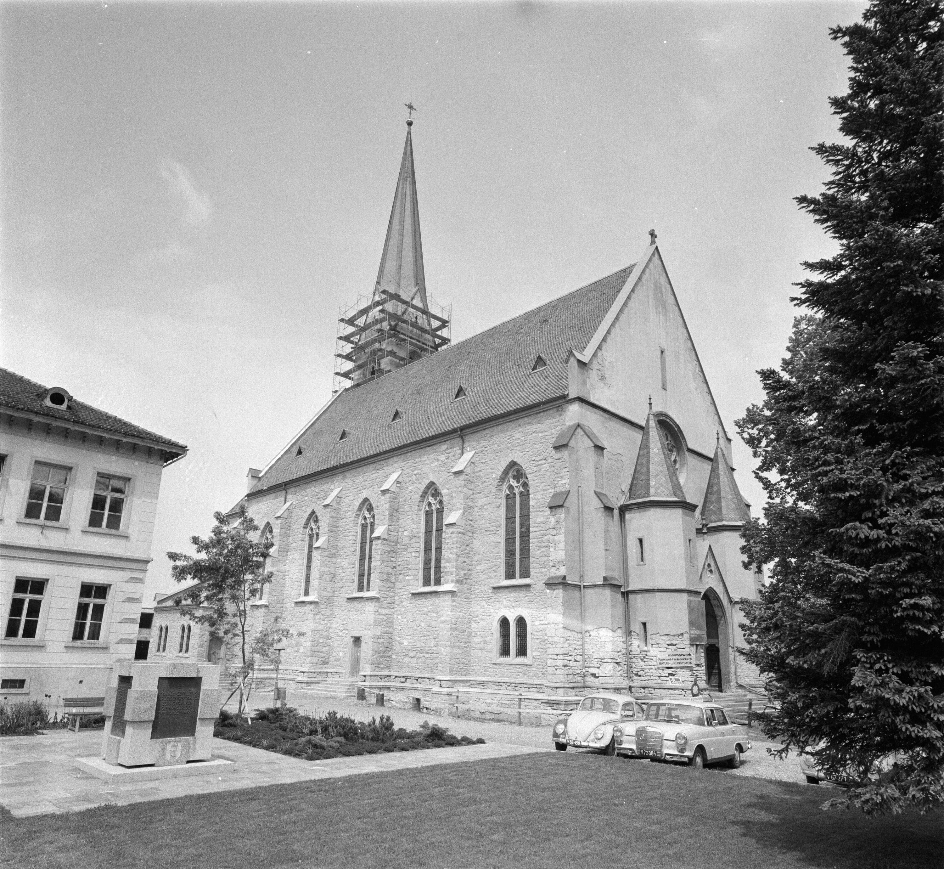 [Schwarzach, Kirche St. Sebastian, Renovierung]></div>


    <hr>
    <div class=