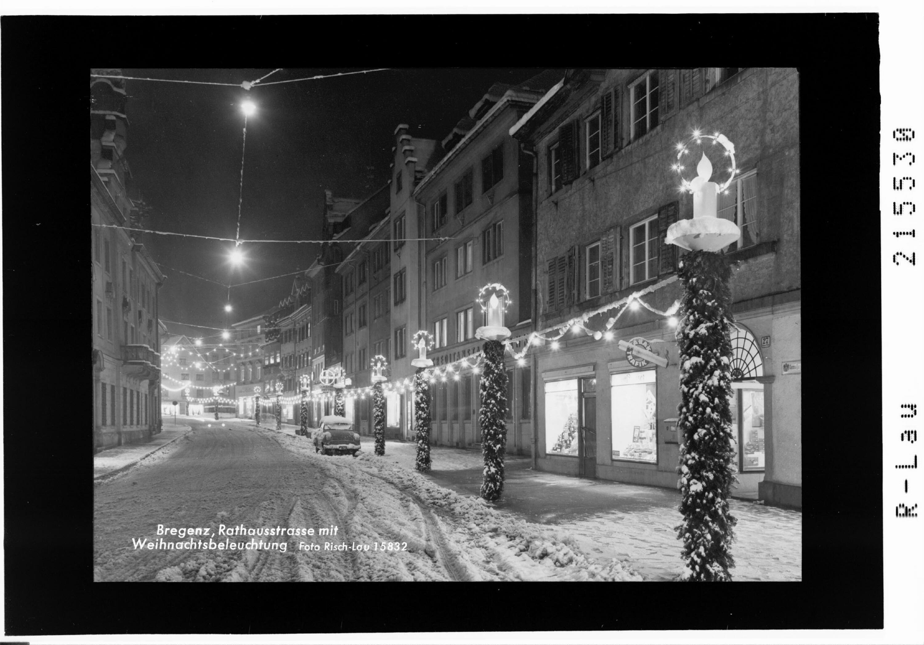 Bregenz, Rathausstrasse mit Weihnachtsbeleuchtung></div>


    <hr>
    <div class=