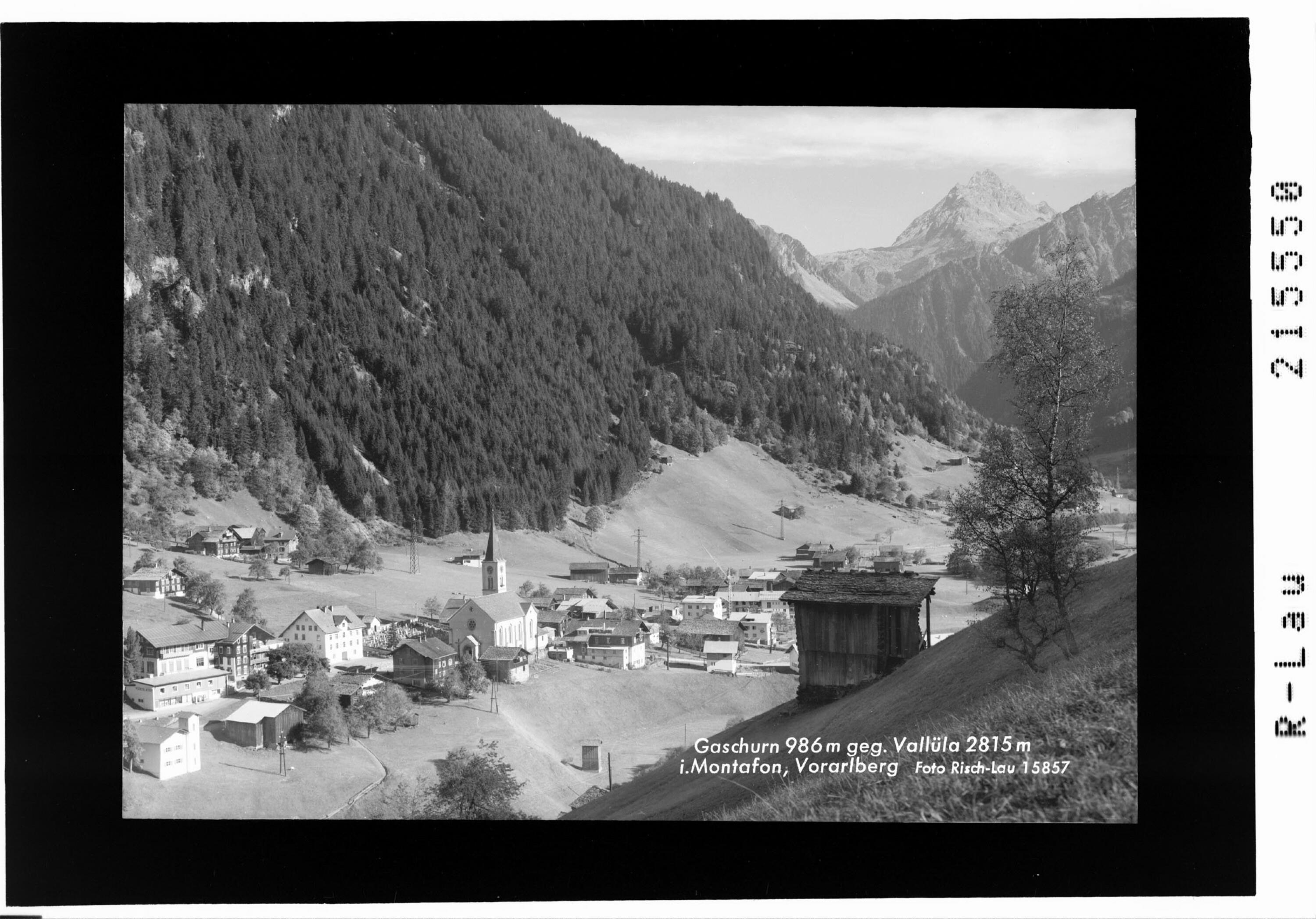 Gaschurn 986 m gegen Vallüla 2815 m im Montafon, Vorarlberg></div>


    <hr>
    <div class=