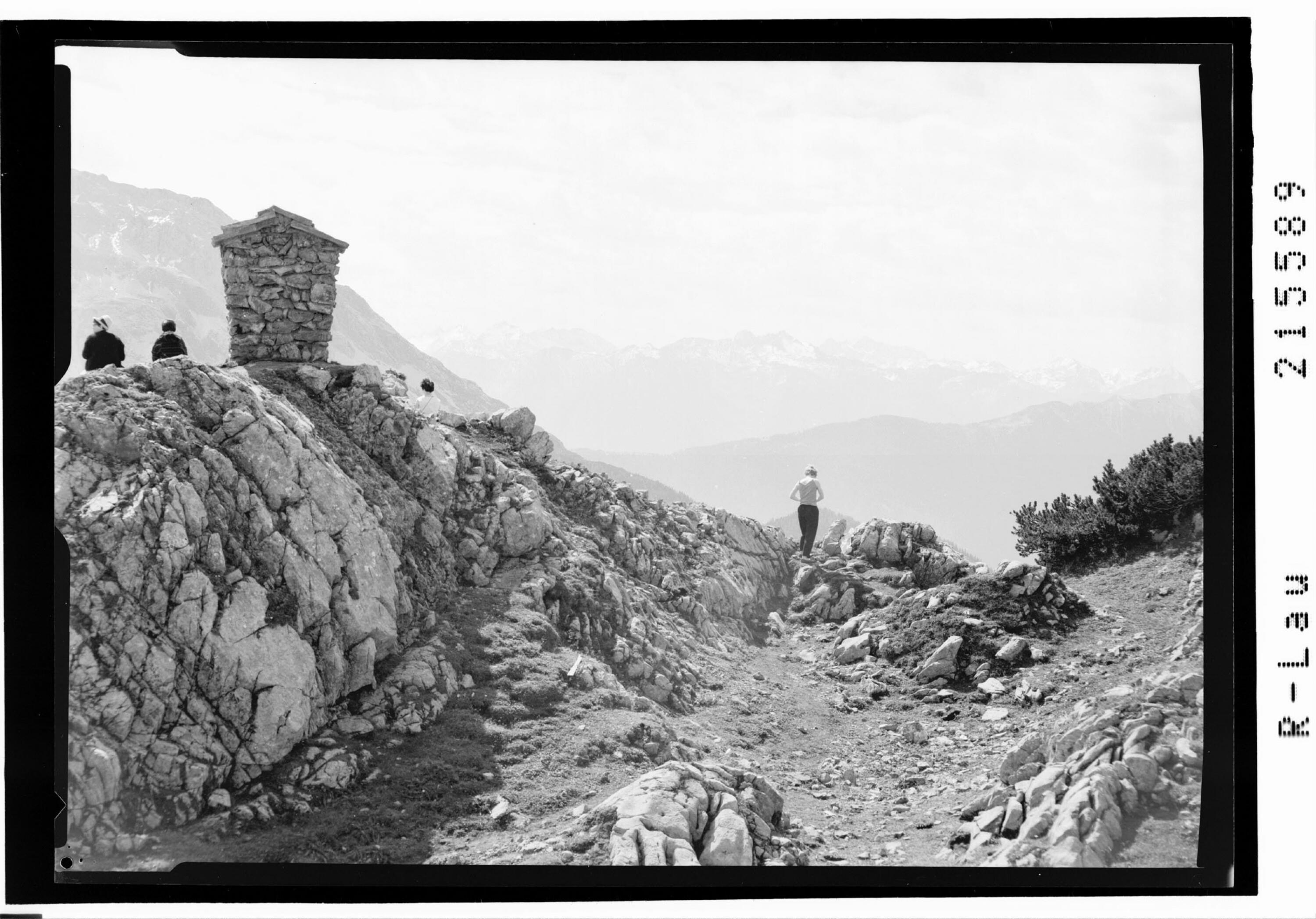 Blick vom Grubigstein bei Lermoos in die Ötztaler Alpen></div>


    <hr>
    <div class=